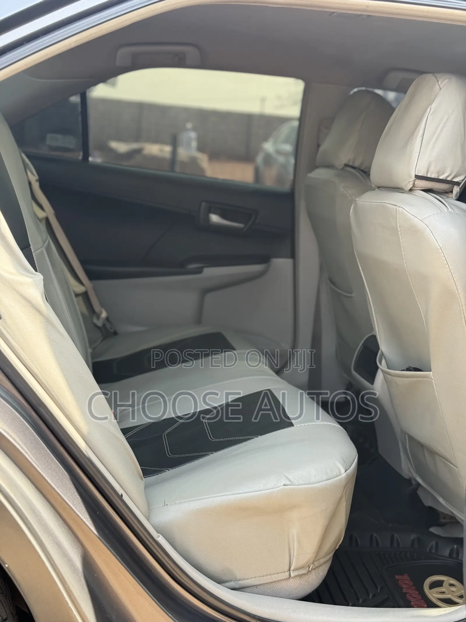 Toyota Camry LE 4dr Sedan (2.5L 4cyl 6A) 2012 Gray