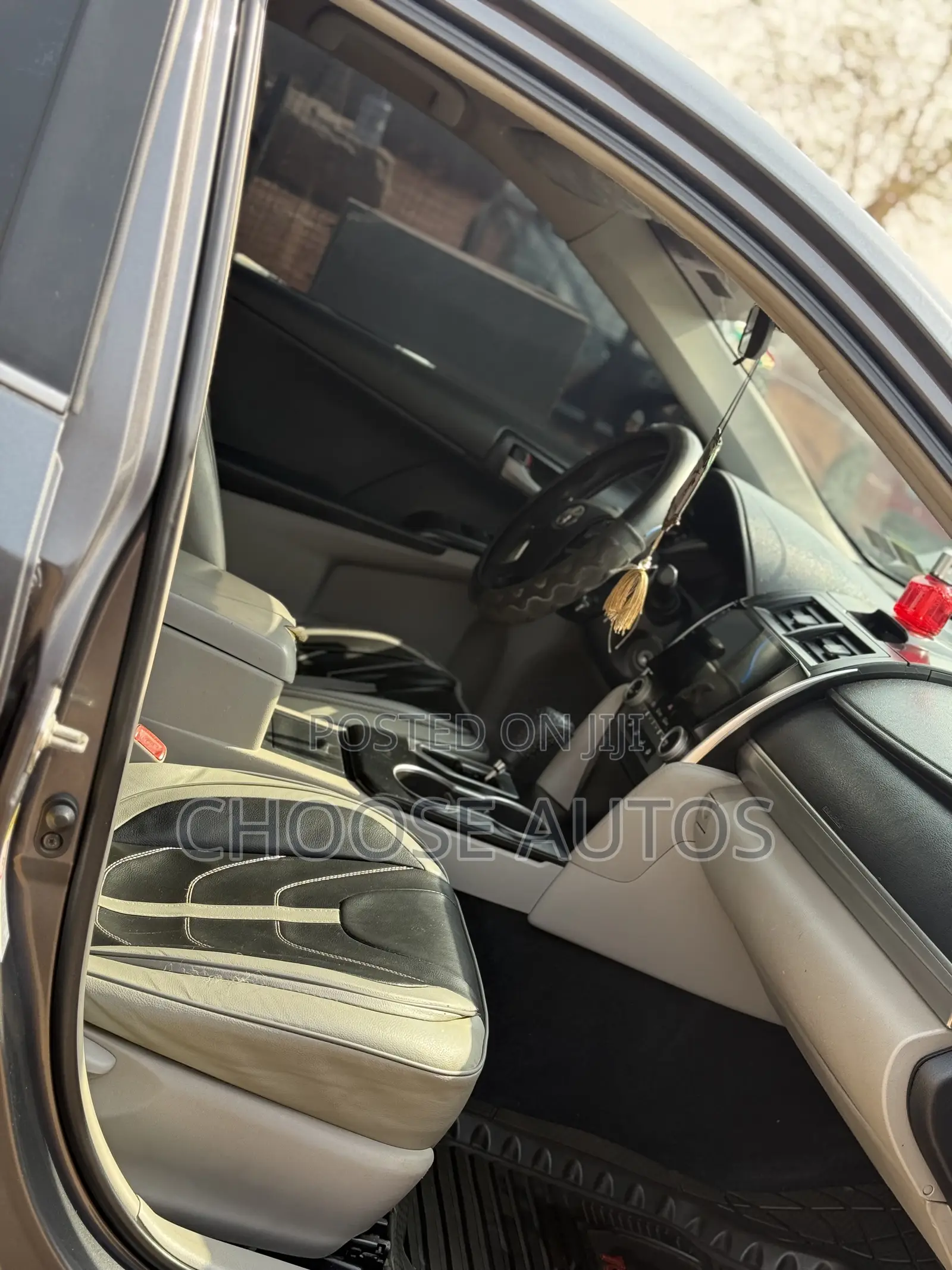 Toyota Camry LE 4dr Sedan (2.5L 4cyl 6A) 2012 Gray