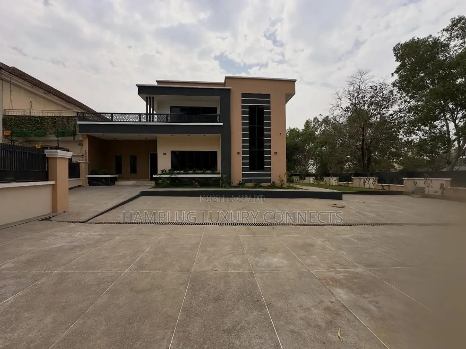 Furnished 5bdrm Duplex in Apo Legislative for sale