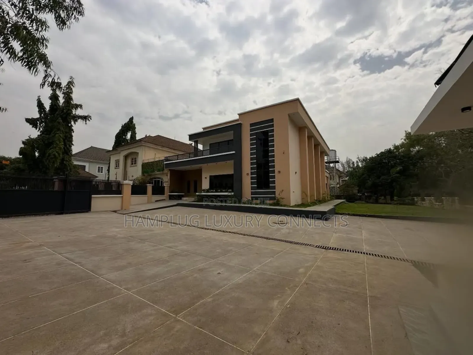 Furnished 5bdrm Duplex in Apo Legislative for sale