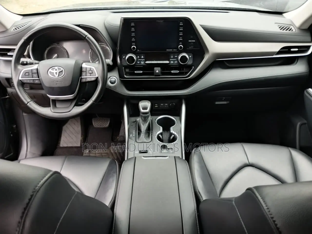 Toyota Highlander XLE 2022 Gray