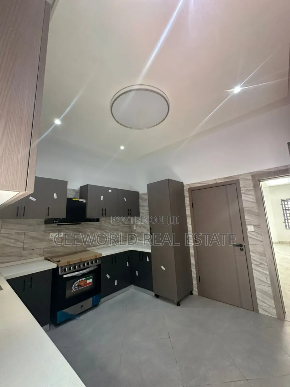 4bdrm Duplex in Alalubosa Gra for sale