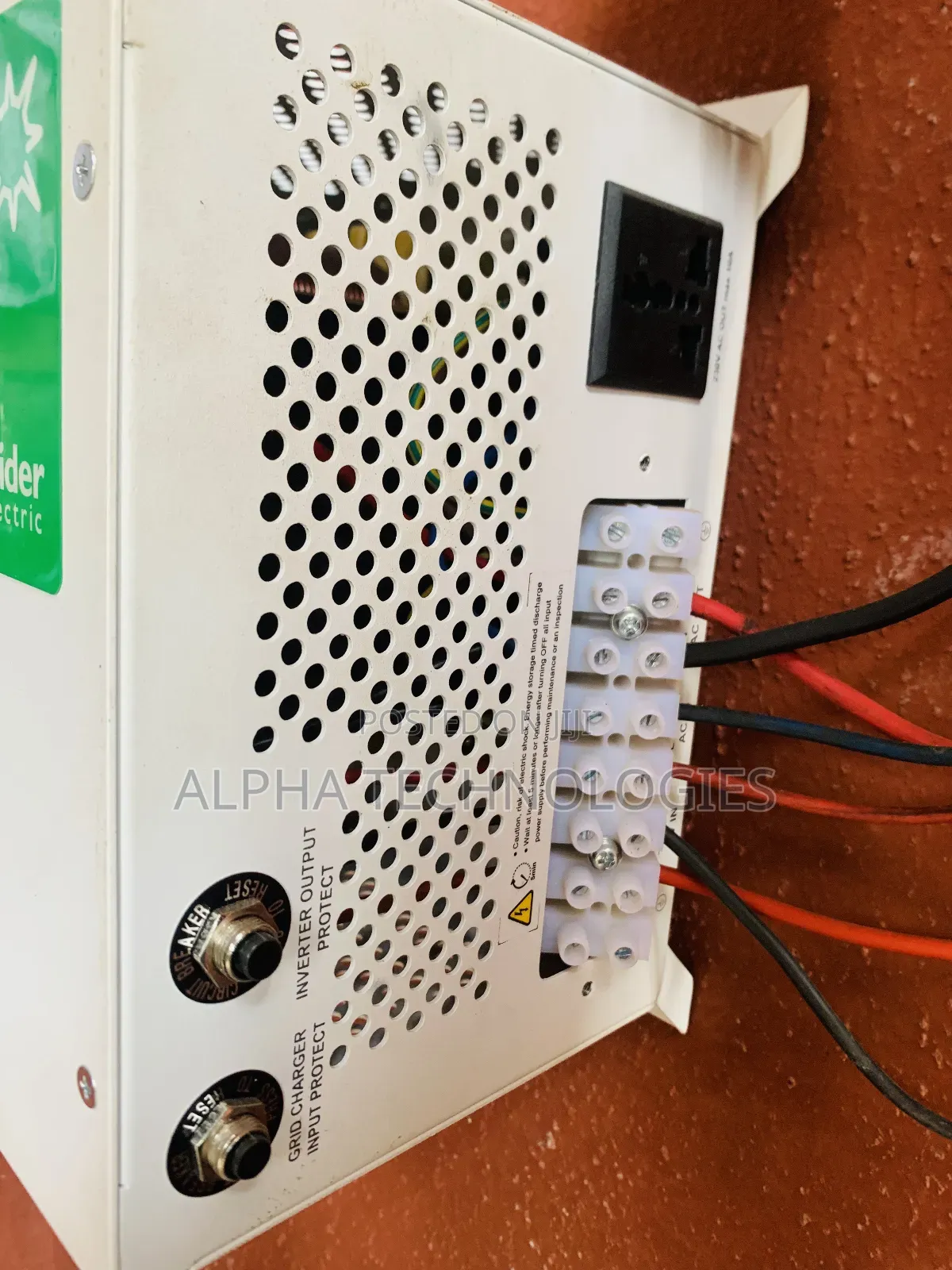 Schneider Hybrid Inverter 3kva 24volts