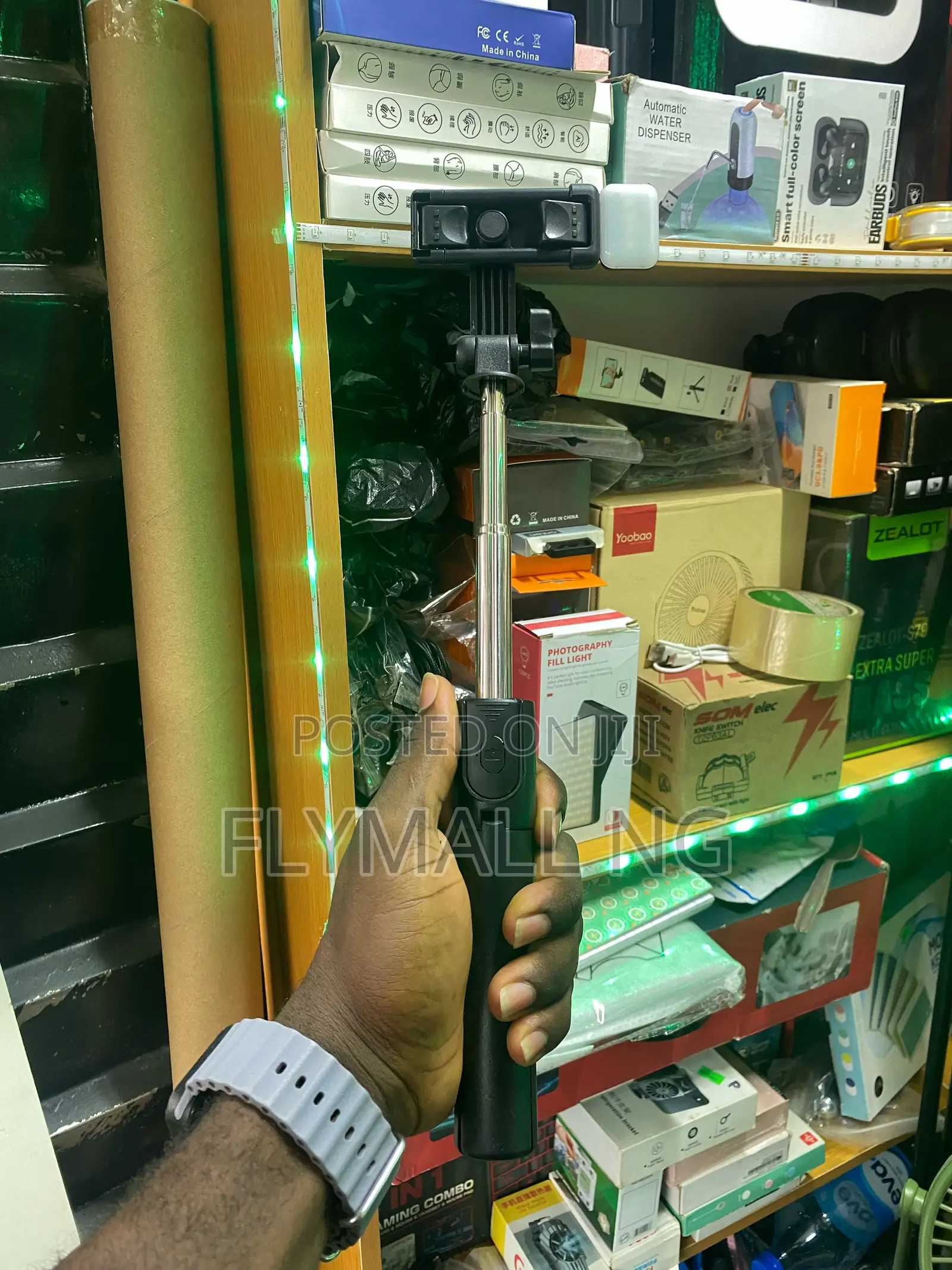 R1s Bluetooth Selfie Stick With a Built-in Tripod Led Light