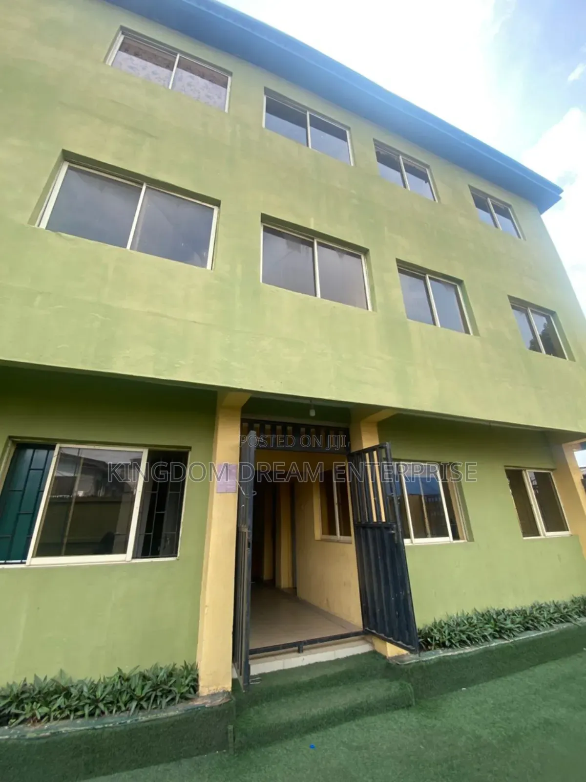 Building on 3-Floors and a 4-Bedrm Bungalow 695sqm Ojodu