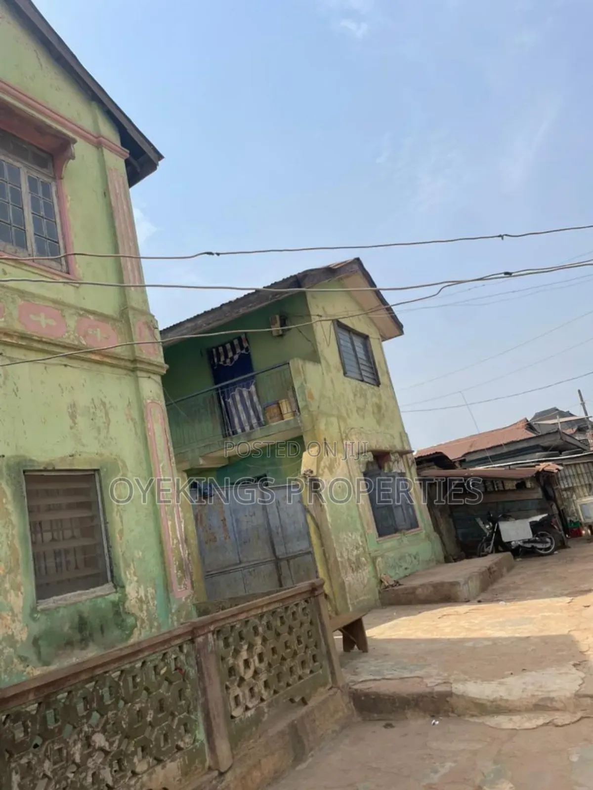 20bdrm Block of Flats in Victory Rd, Akala Express for sale