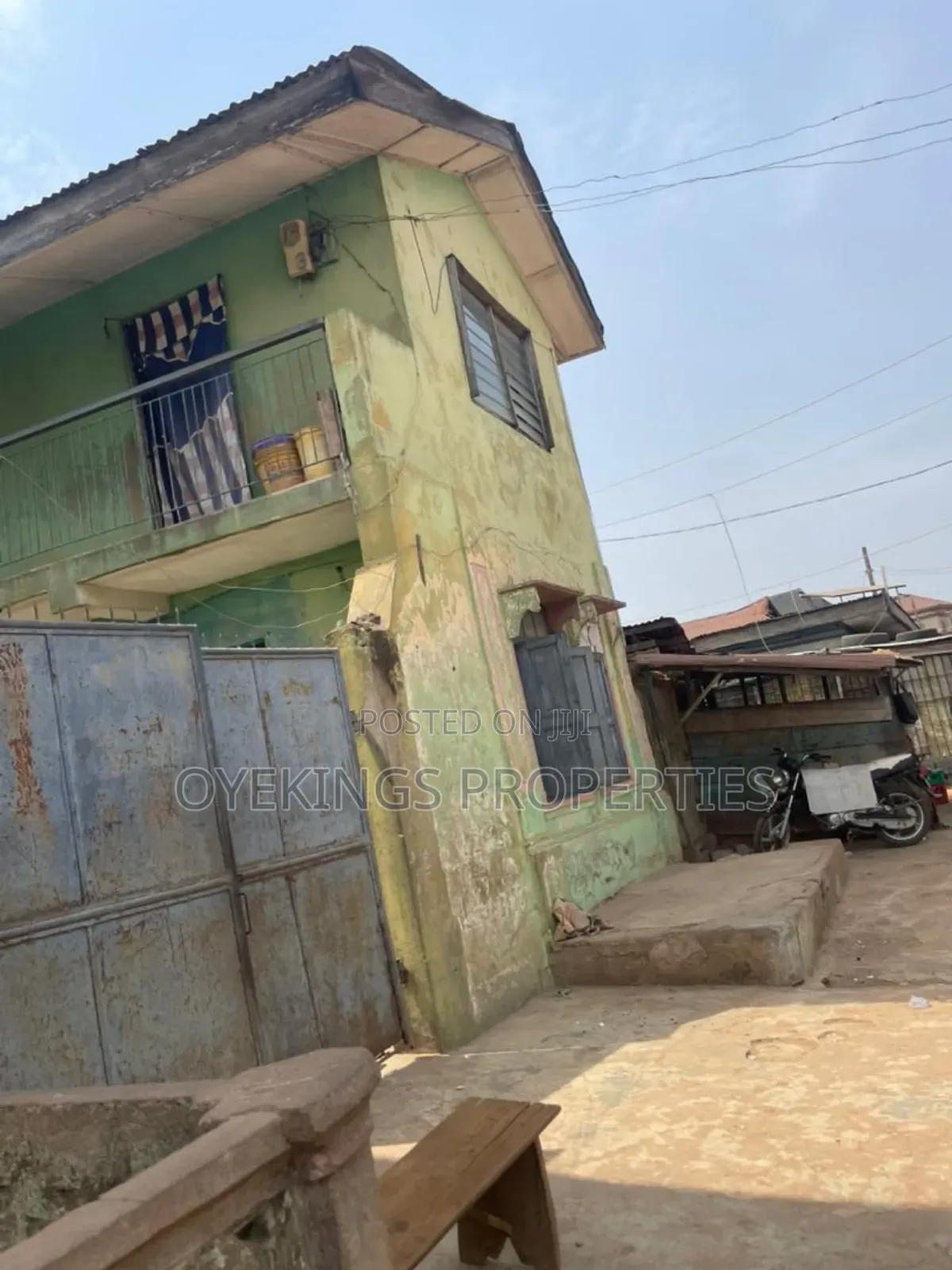 20bdrm Block of Flats in Victory Rd, Akala Express for sale
