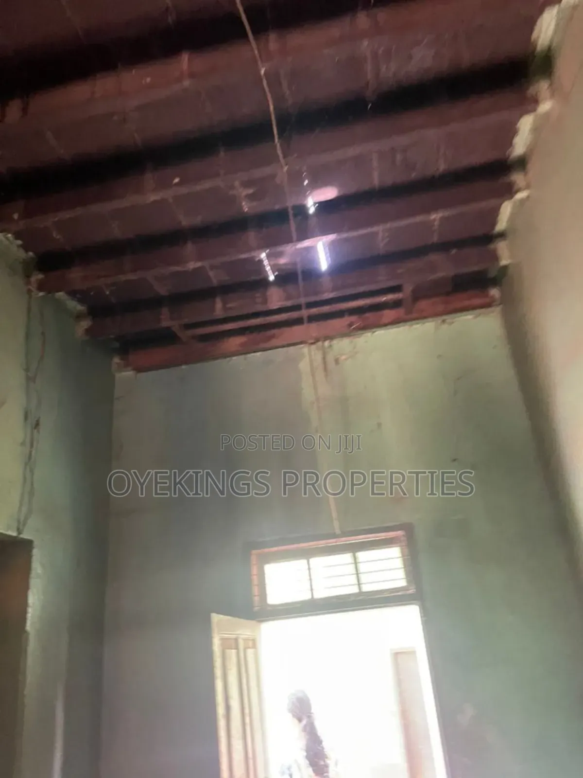 20bdrm Block of Flats in Victory Rd, Akala Express for sale