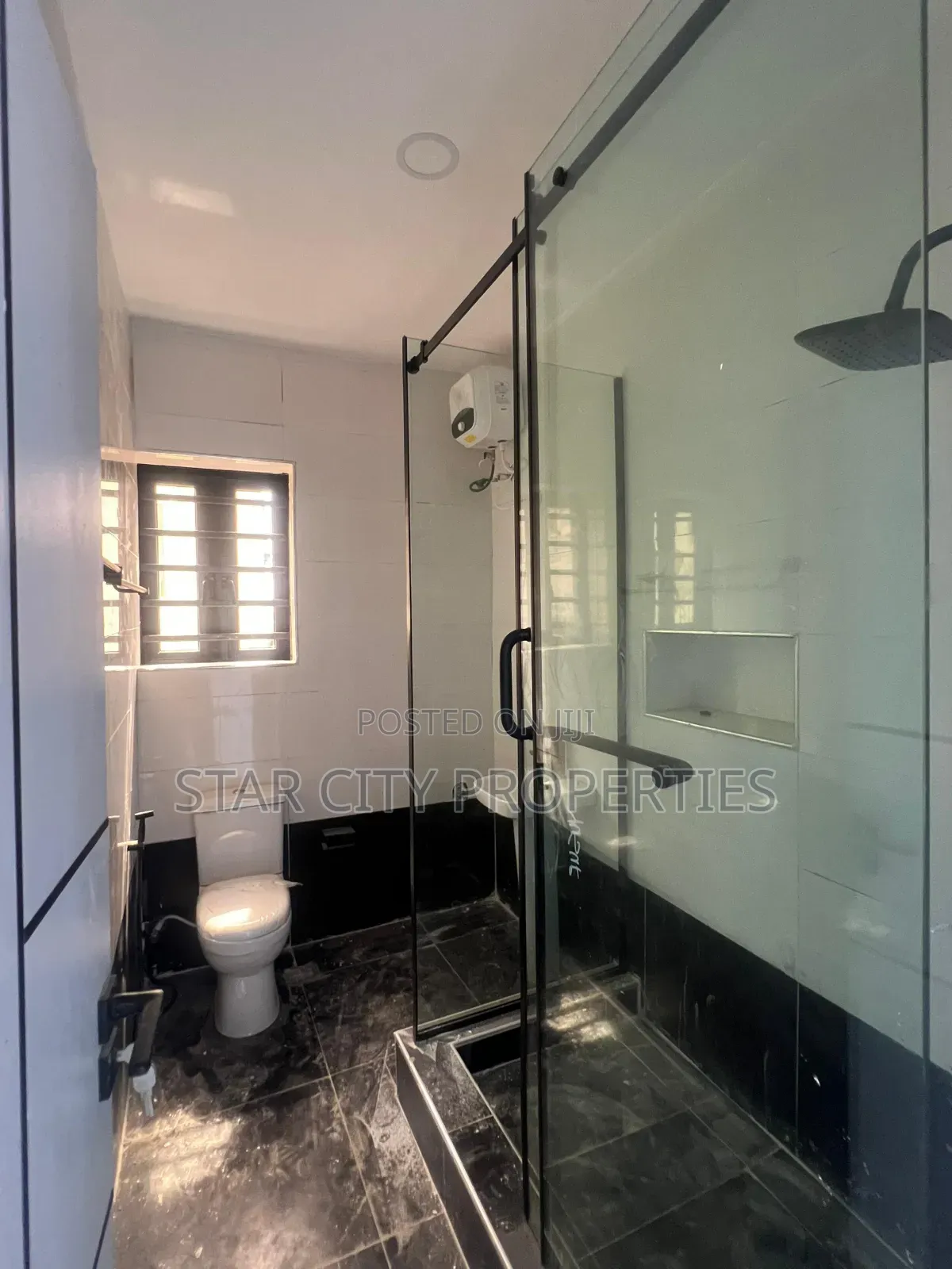 5bdrm House in Magodo Gra for sale