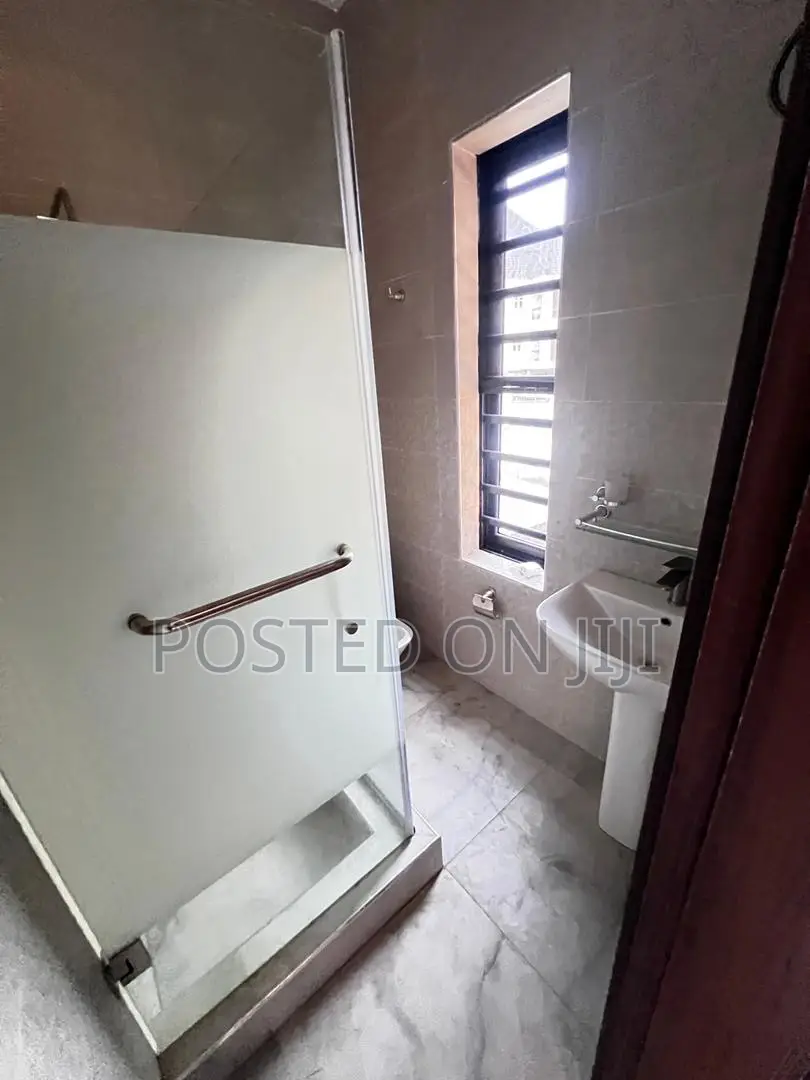 3bdrm Apartment in Main Ikoyi for rent
