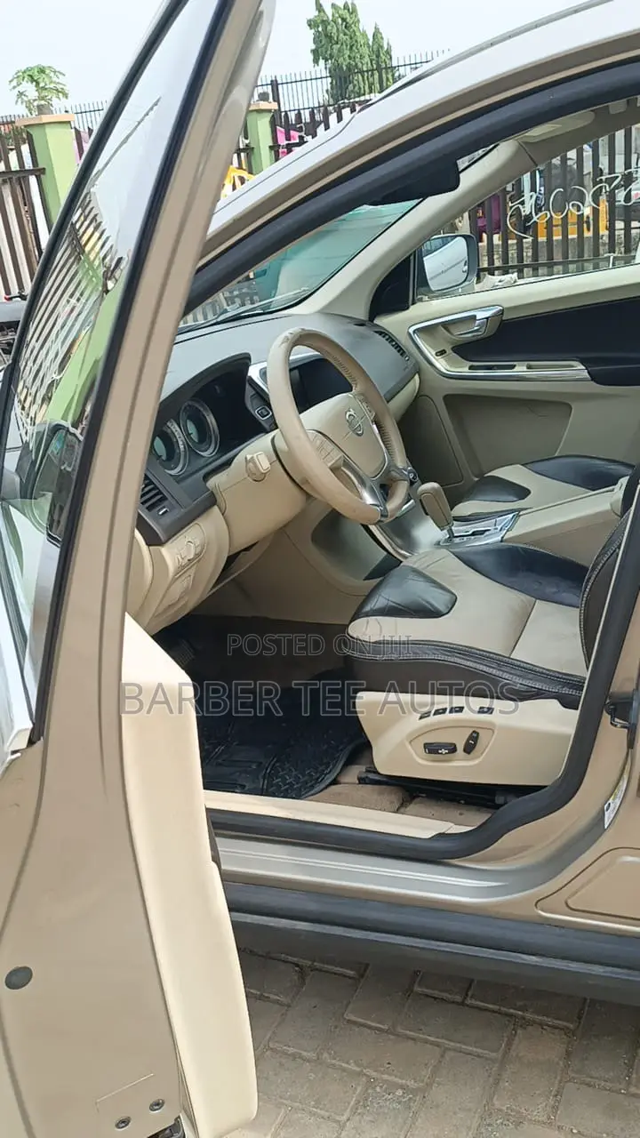 Volvo XC60 2012 Gold