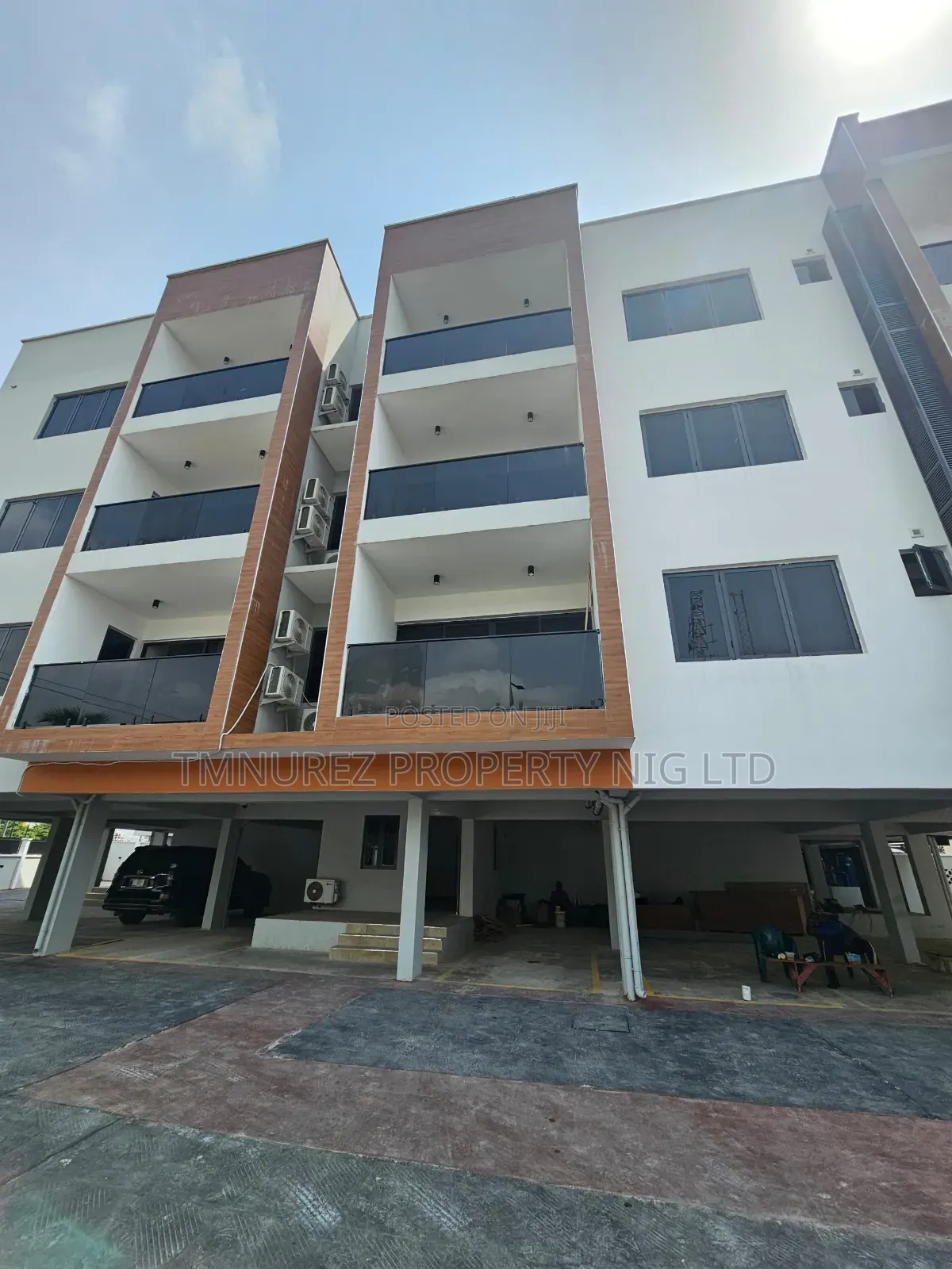 3bdrm Apartment in Lekki Phase1 for sale