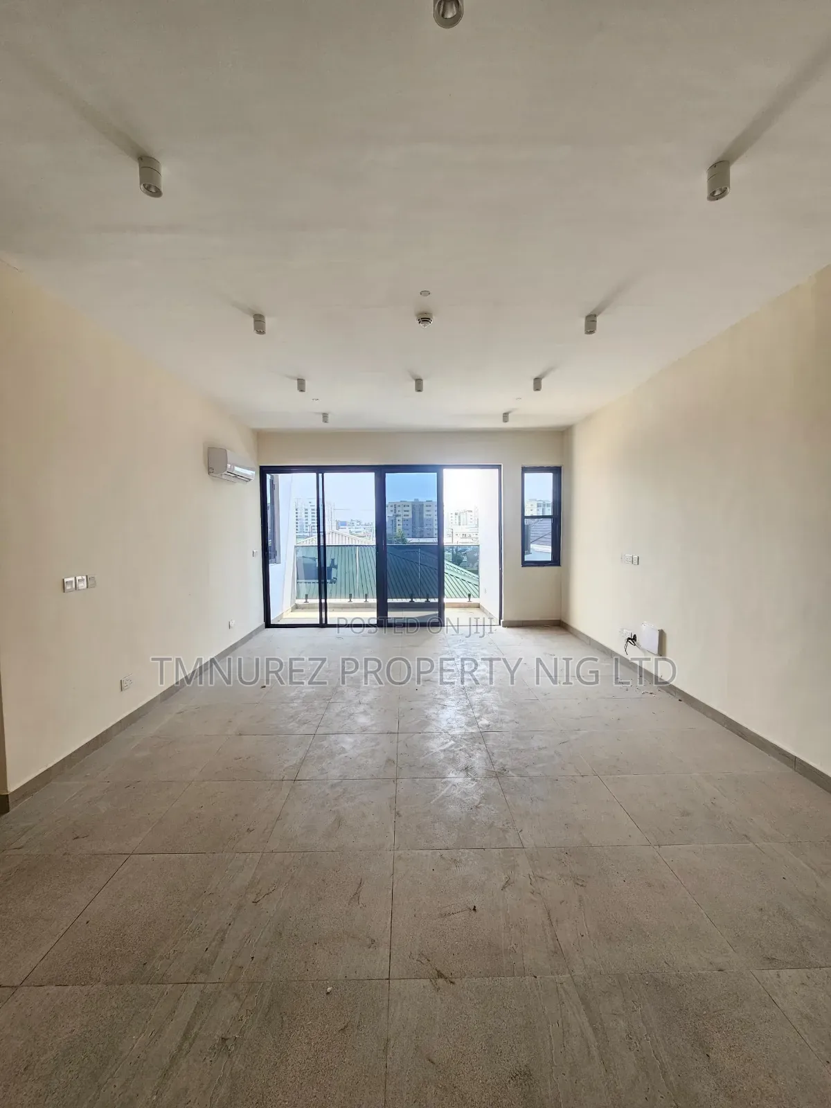 3bdrm Apartment in Lekki Phase1 for sale
