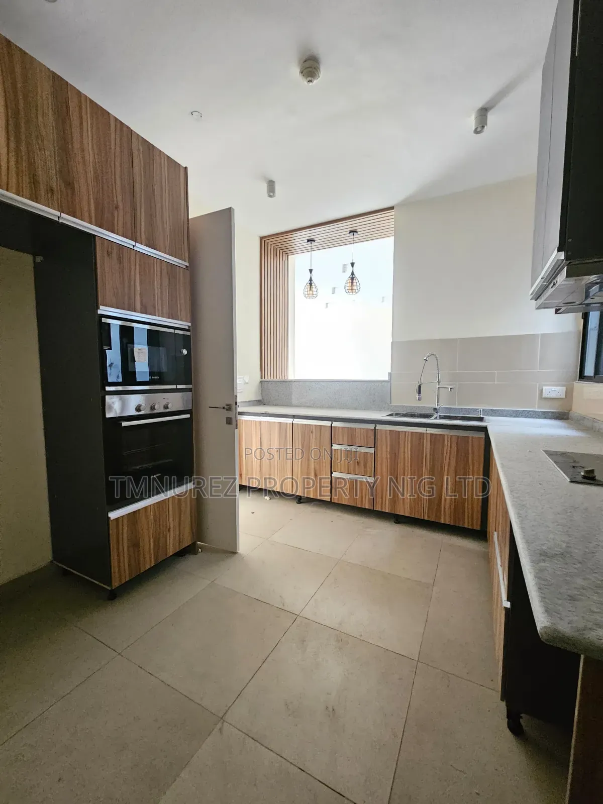 3bdrm Apartment in Lekki Phase1 for sale