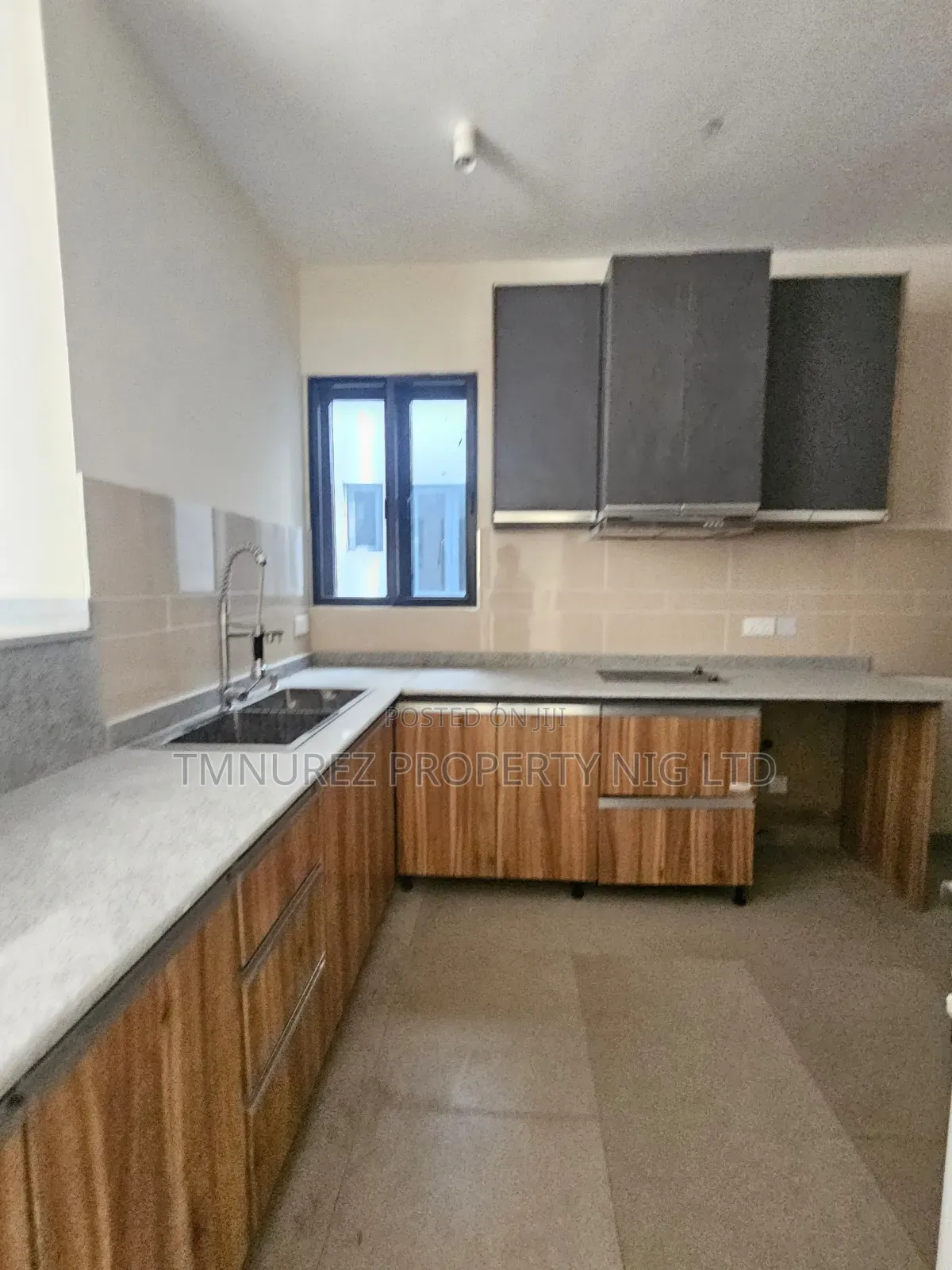 3bdrm Apartment in Lekki Phase1 for sale