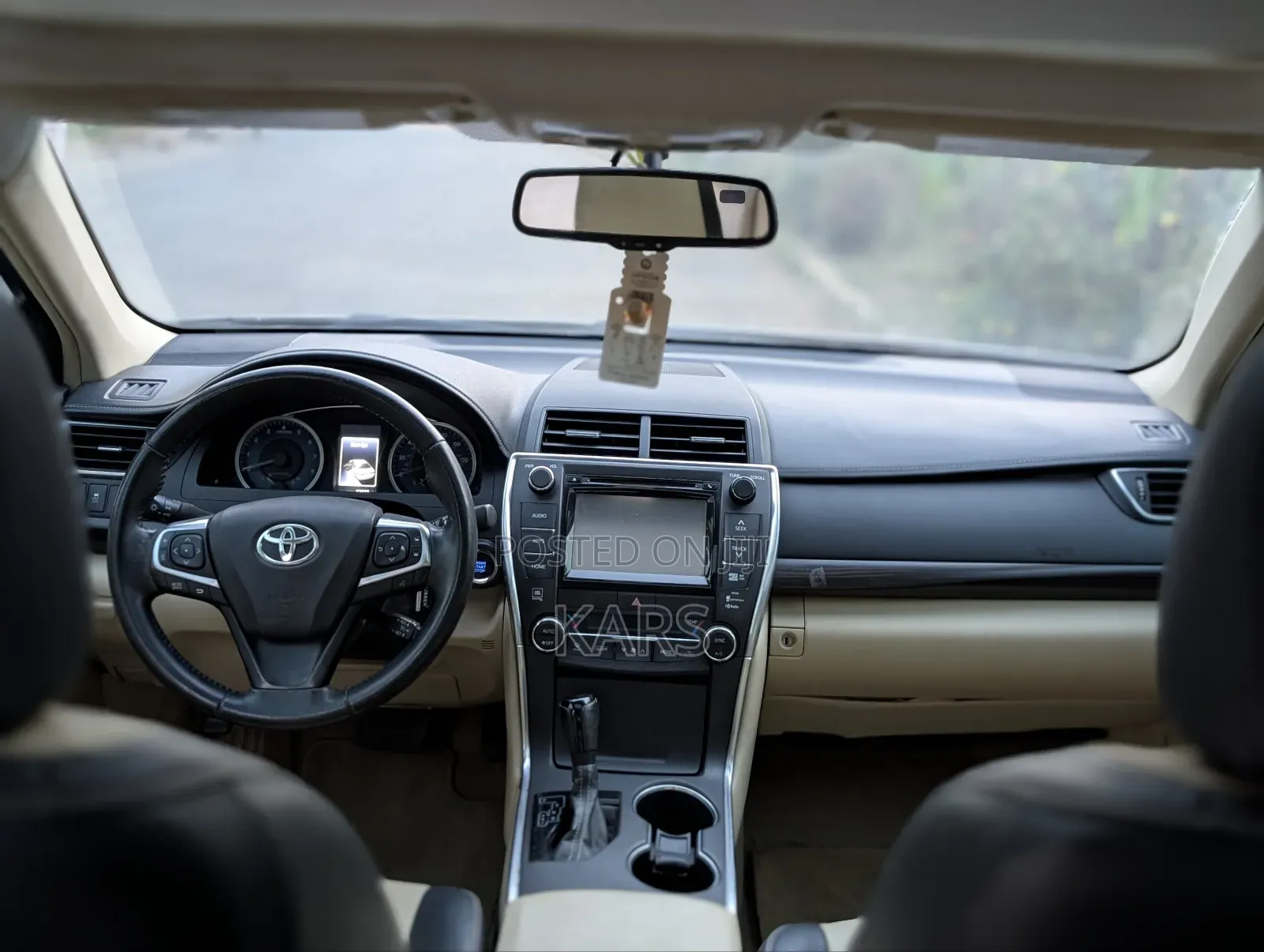 Toyota Camry XLE 4dr Sedan (3.5L 6cyl 6A) 2015 Gold