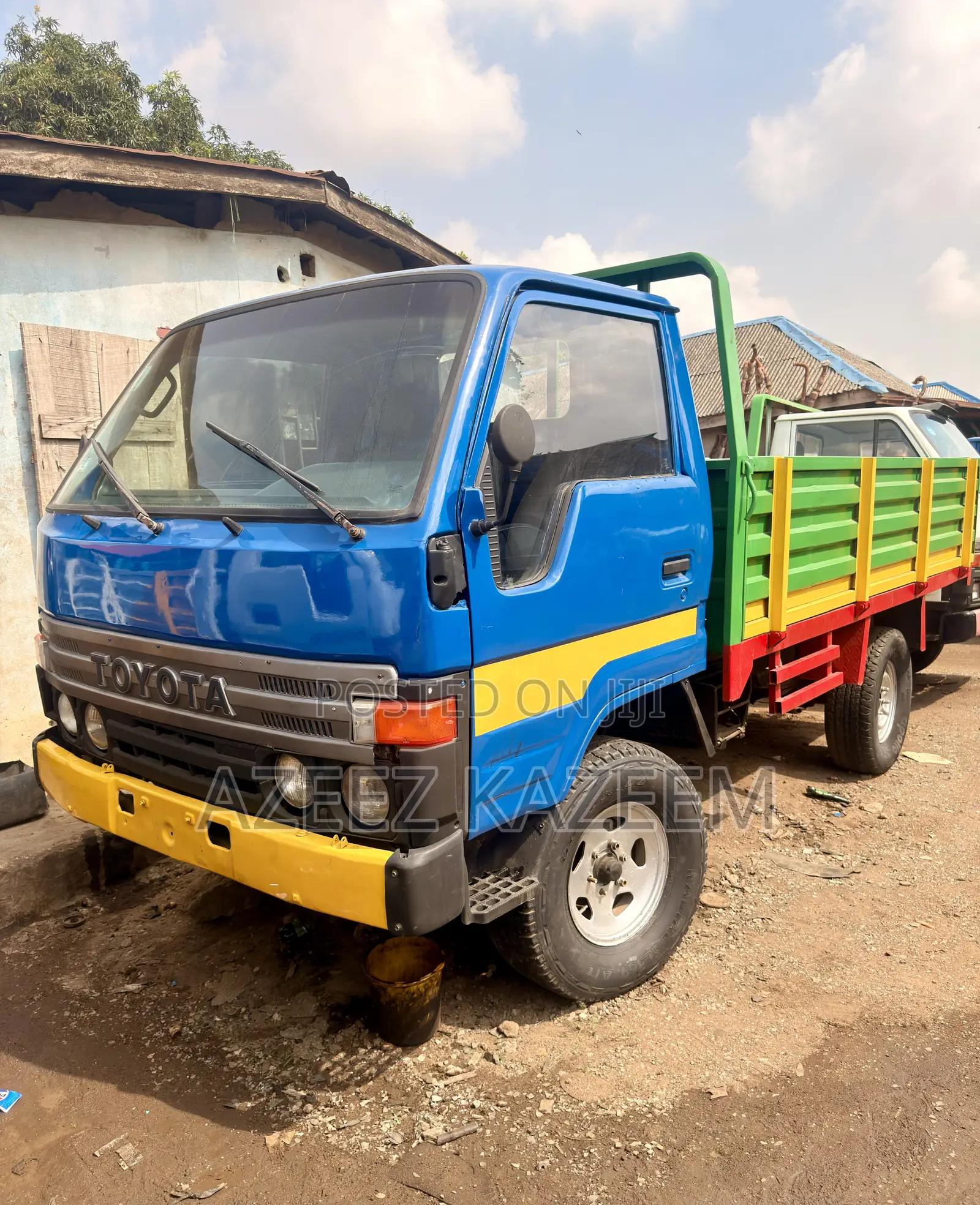 Toyota Dyna 150 Normal Hand Old Model Rigid Truck