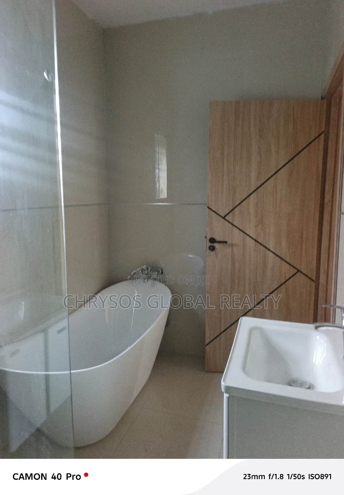 5bdrm Bungalow in Okebadan Estate, for sale