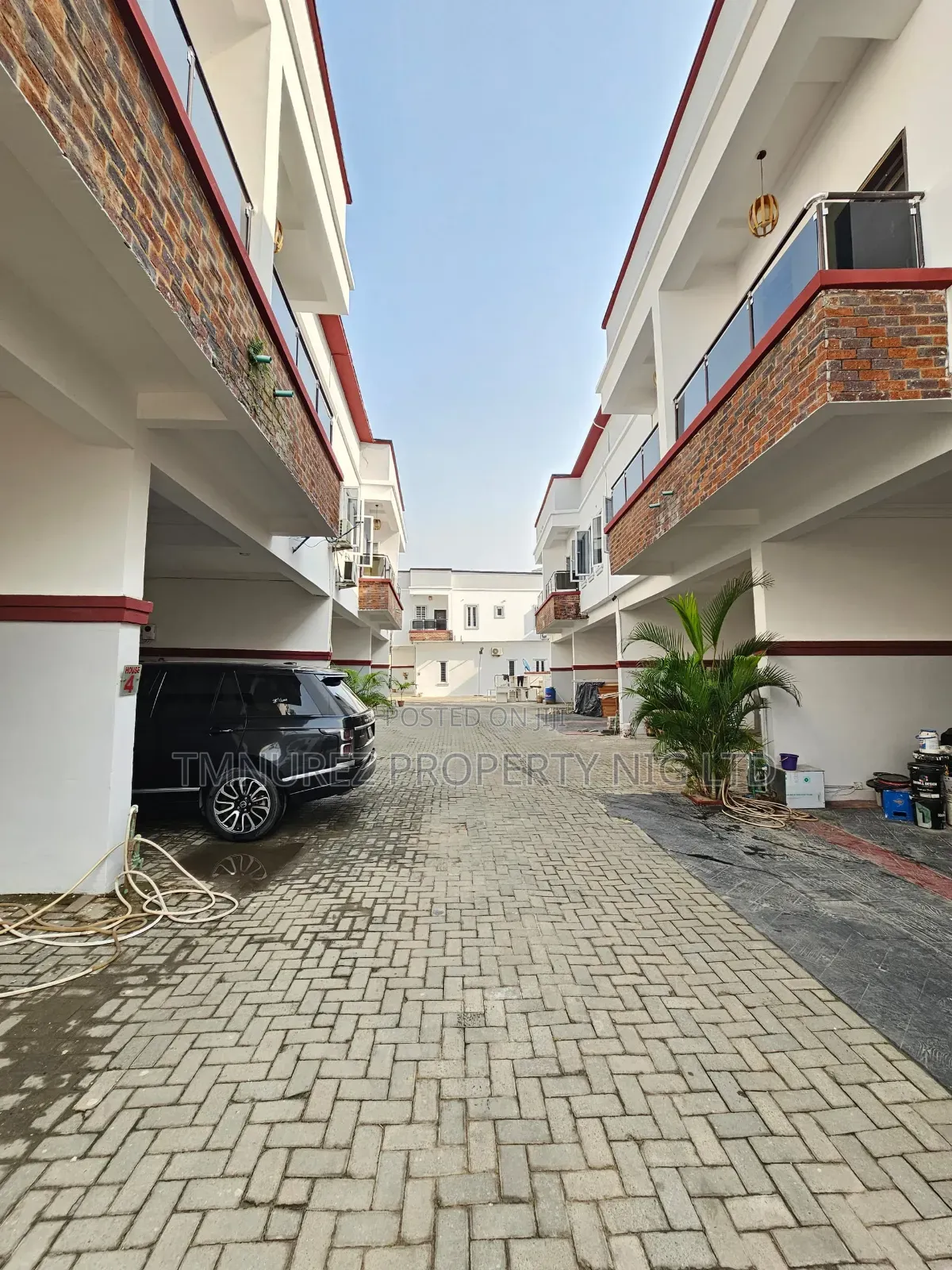 3bdrm Duplex in Orchild, Chevron for sale