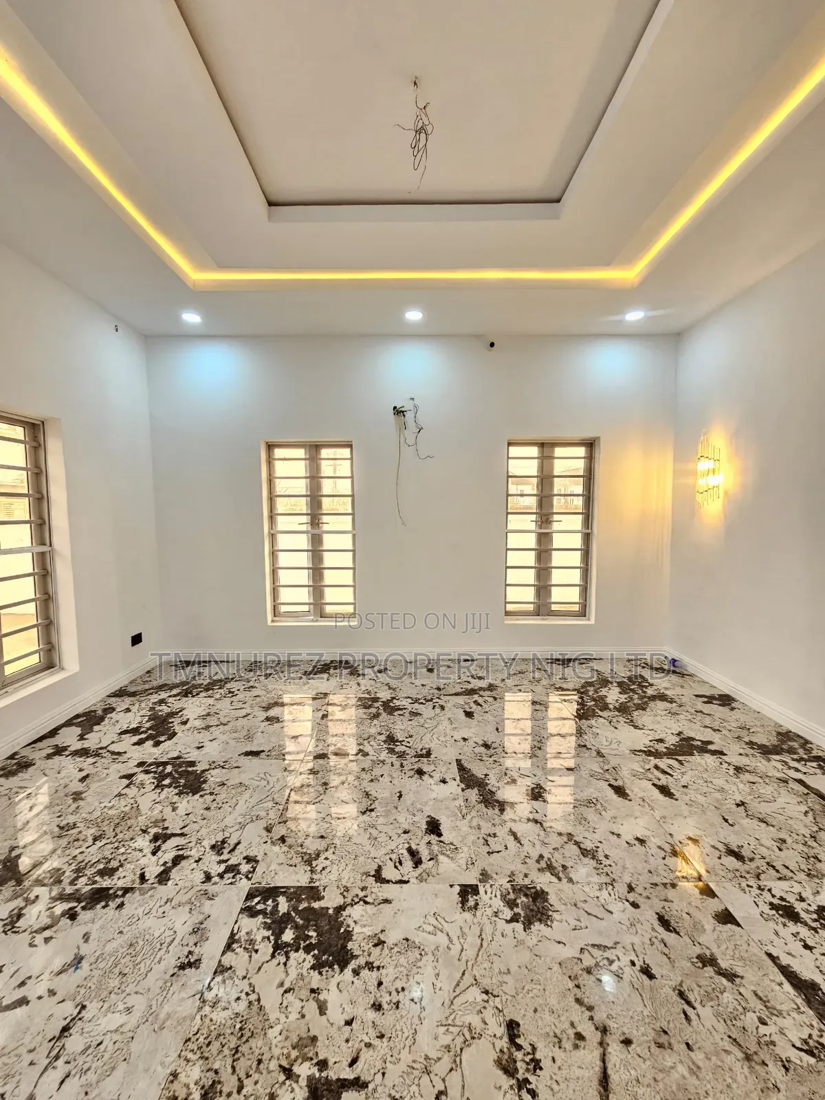4bdrm Duplex in Orchild Road, Chevron for sale