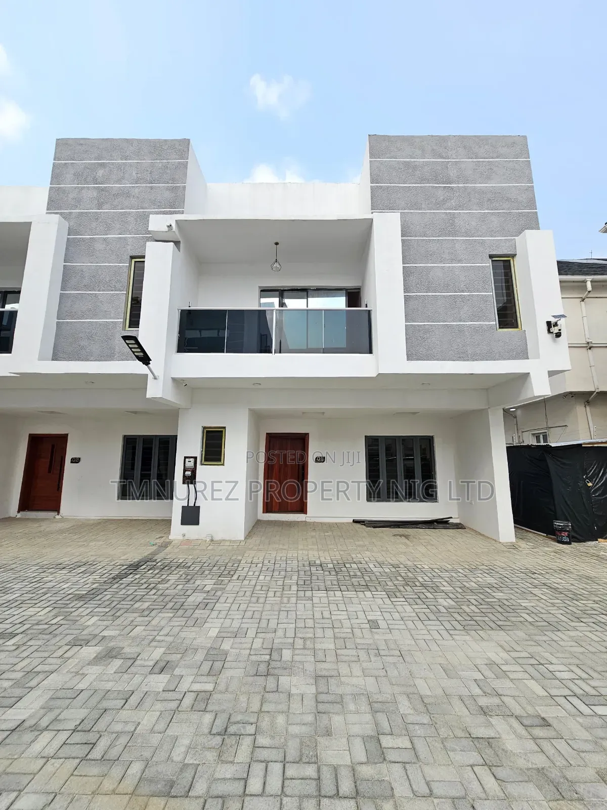 4bdrm Duplex in Orchild Road, Chevron for rent
