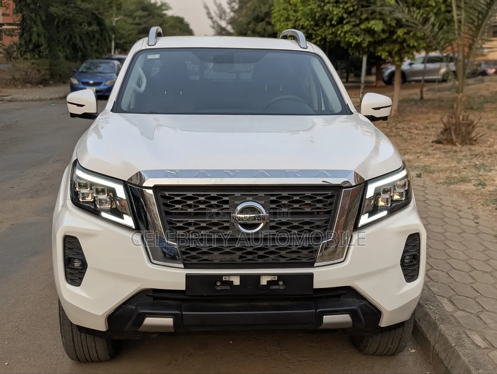 Nissan Navara 2021 White