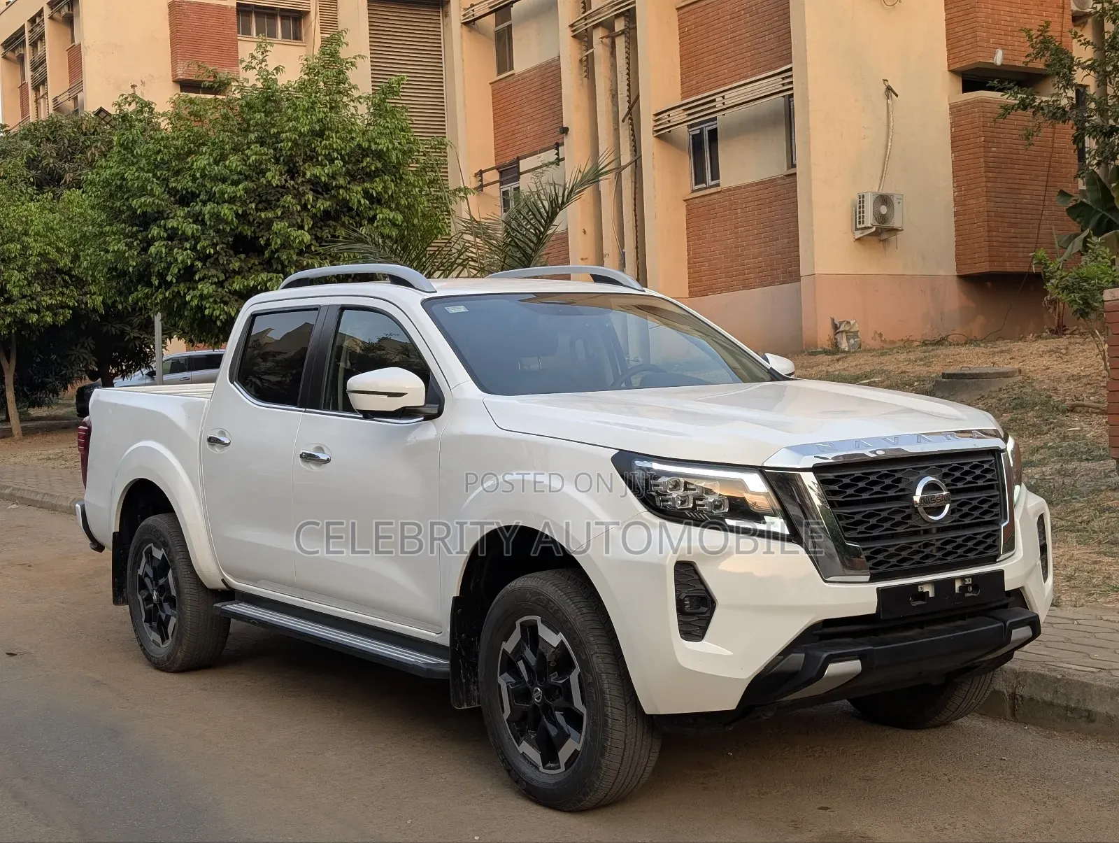 Nissan Navara 2021 White