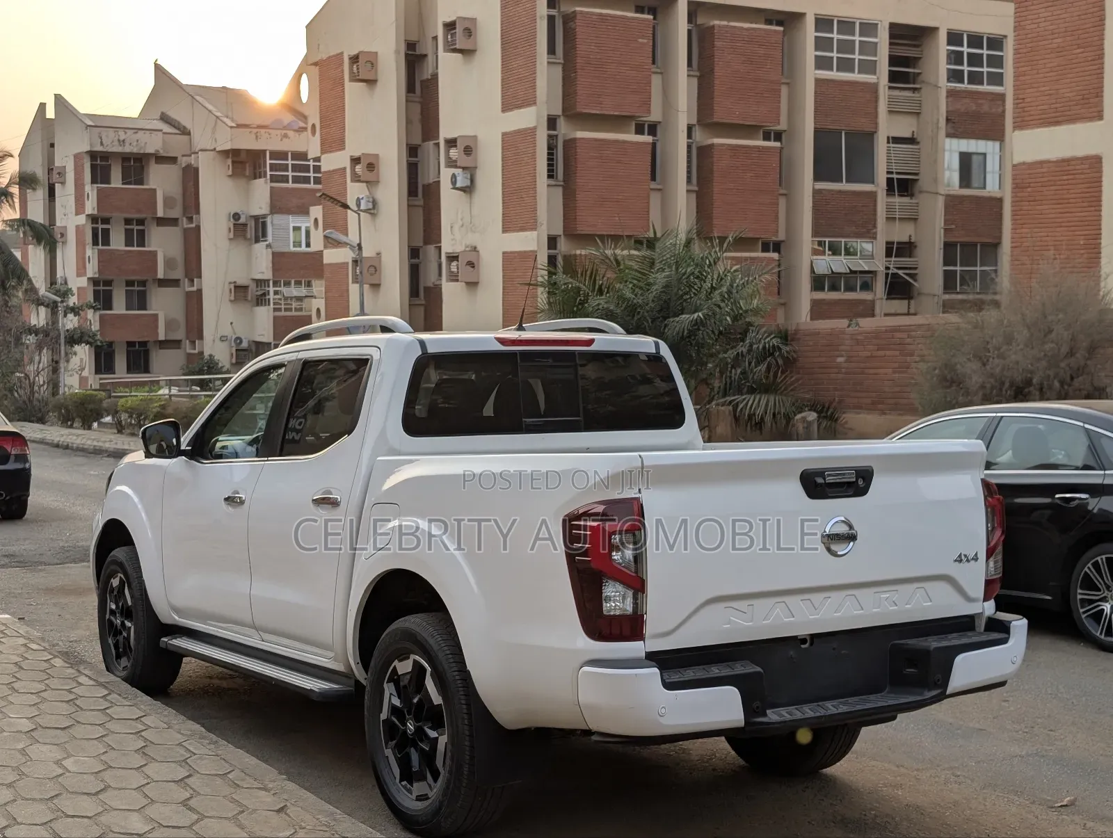 Nissan Navara 2021 White