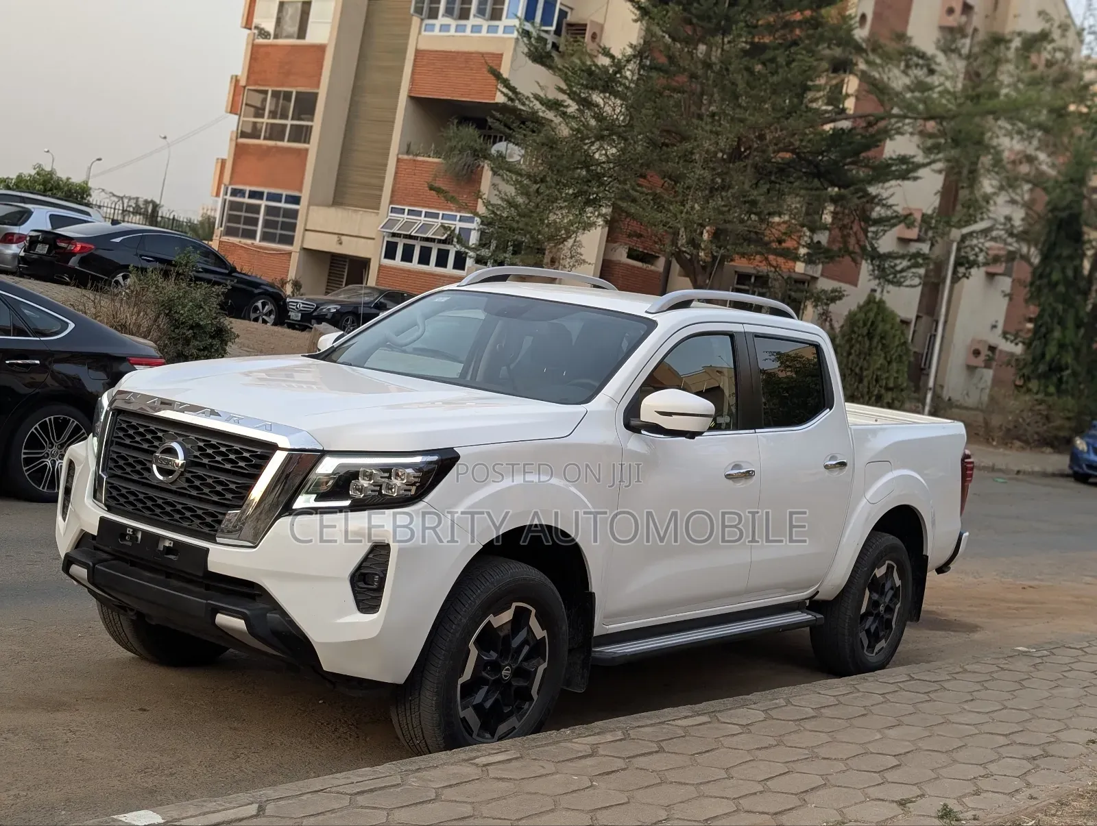 Nissan Navara 2021 White