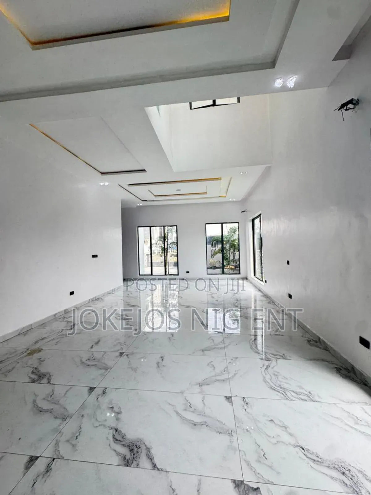 5bdrm Duplex in Osapa London for sale