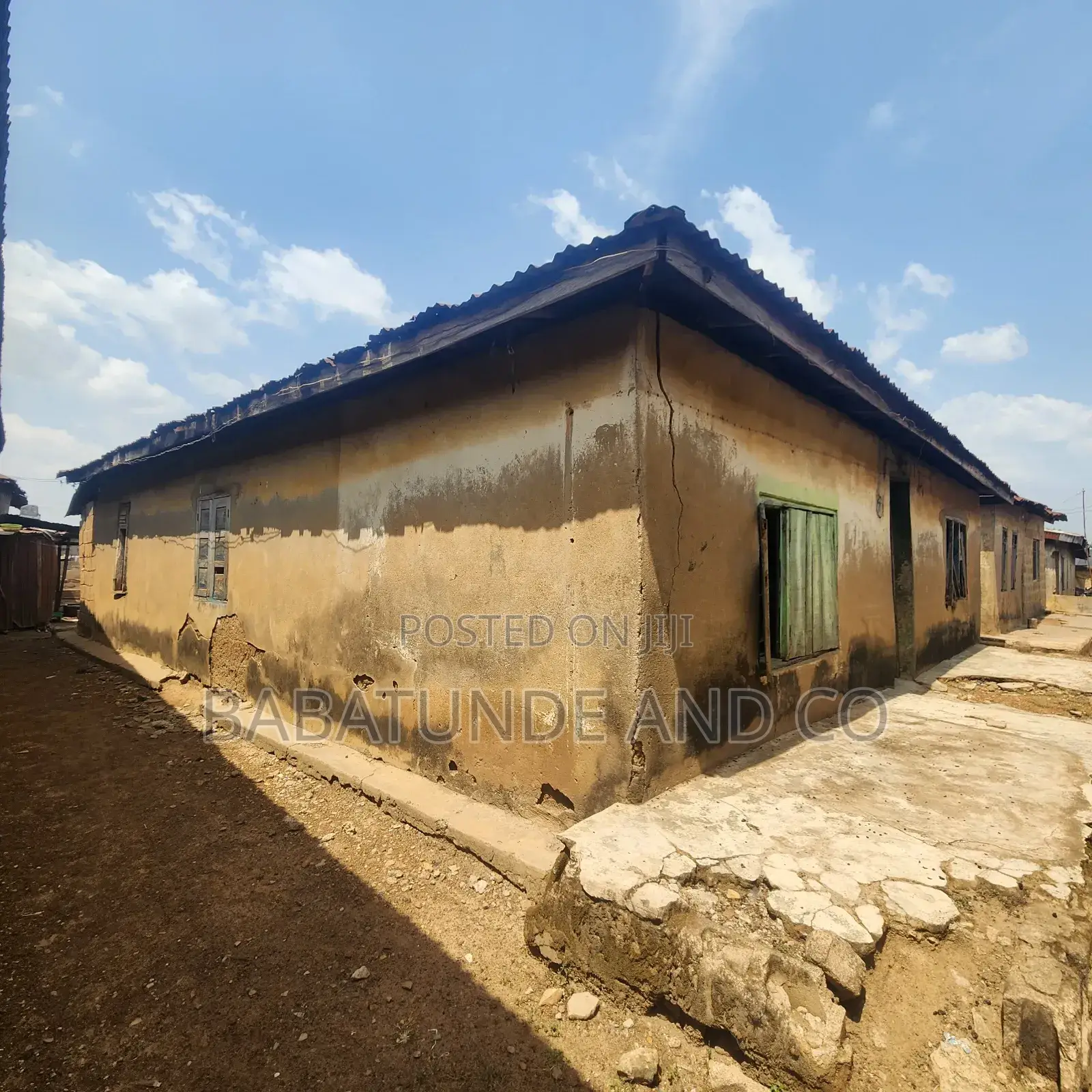 6bdrm Bungalow in Omi Adio for sale