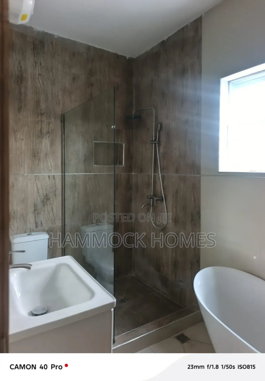 5bdrm Bungalow in Okebadan Estate, Akobo for sale