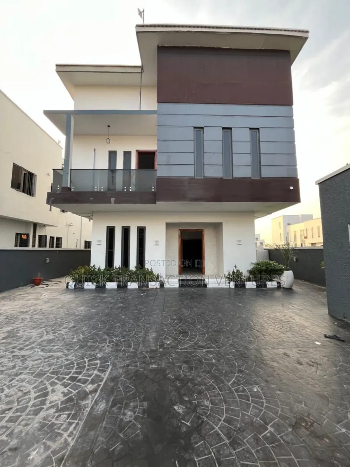 5bdrm Duplex in Pinnock Beach Estate, Osapa london for rent
