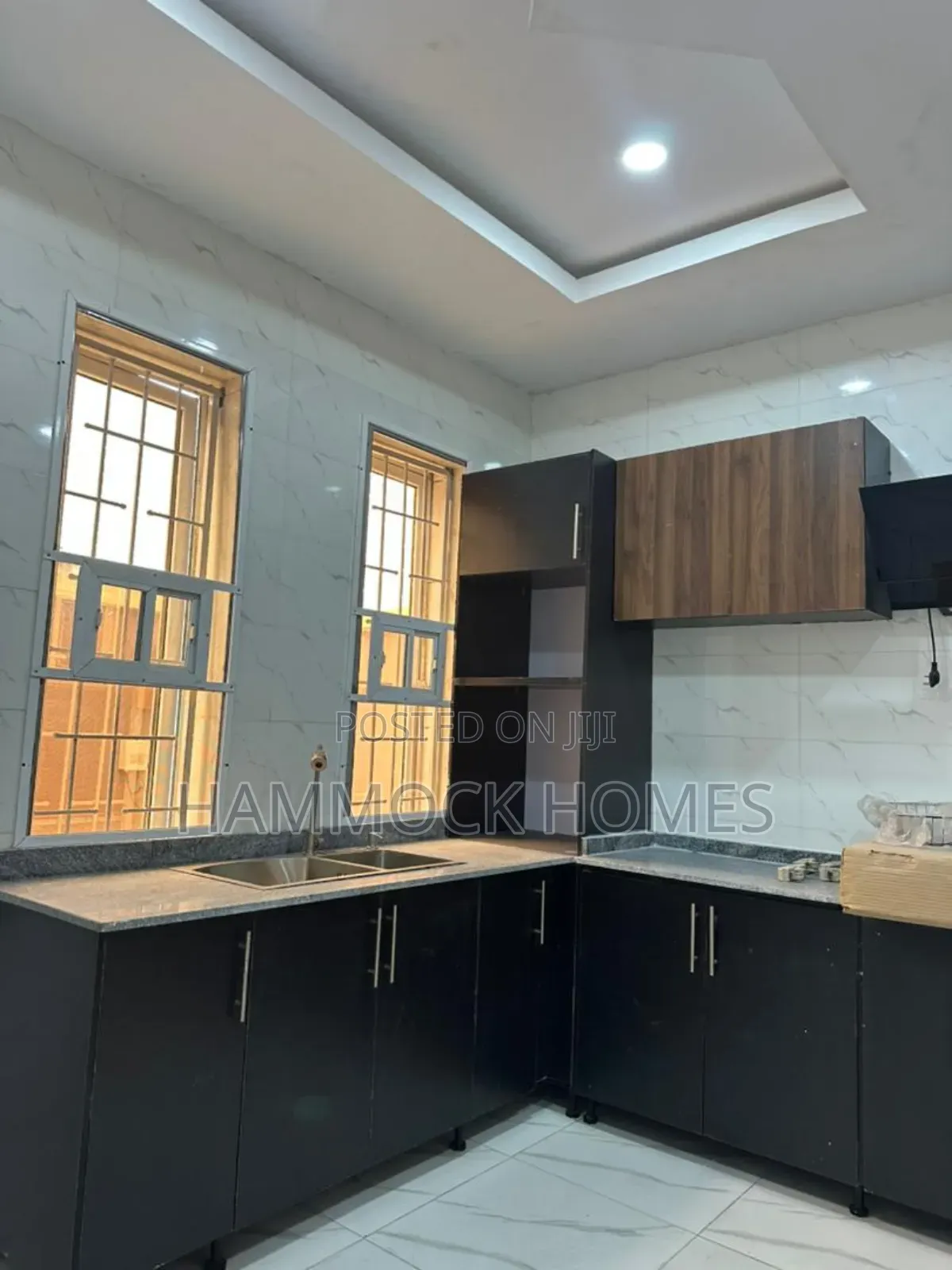 4bdrm Duplex in Jericho Gra for sale