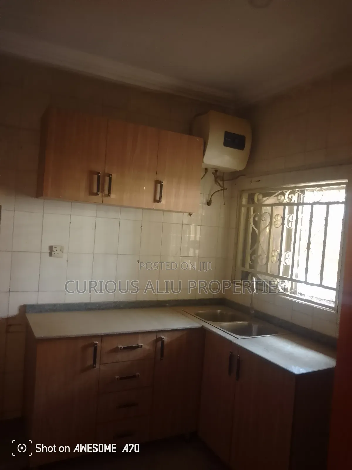 Three Bedroom for Rent Commercial