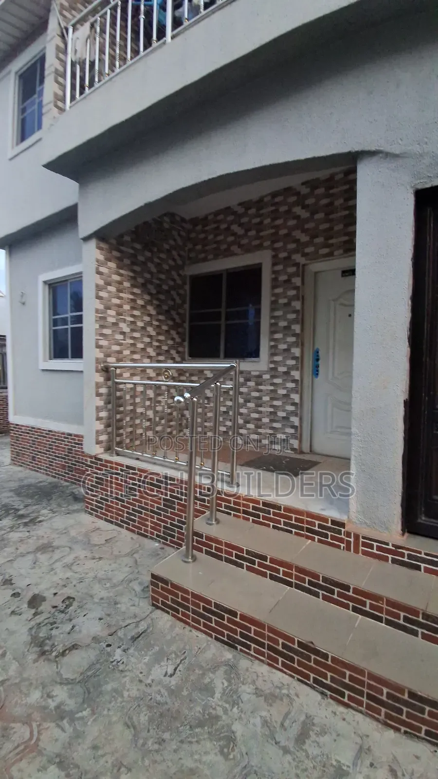 8bdrm Block of Flats in Benin City for sale