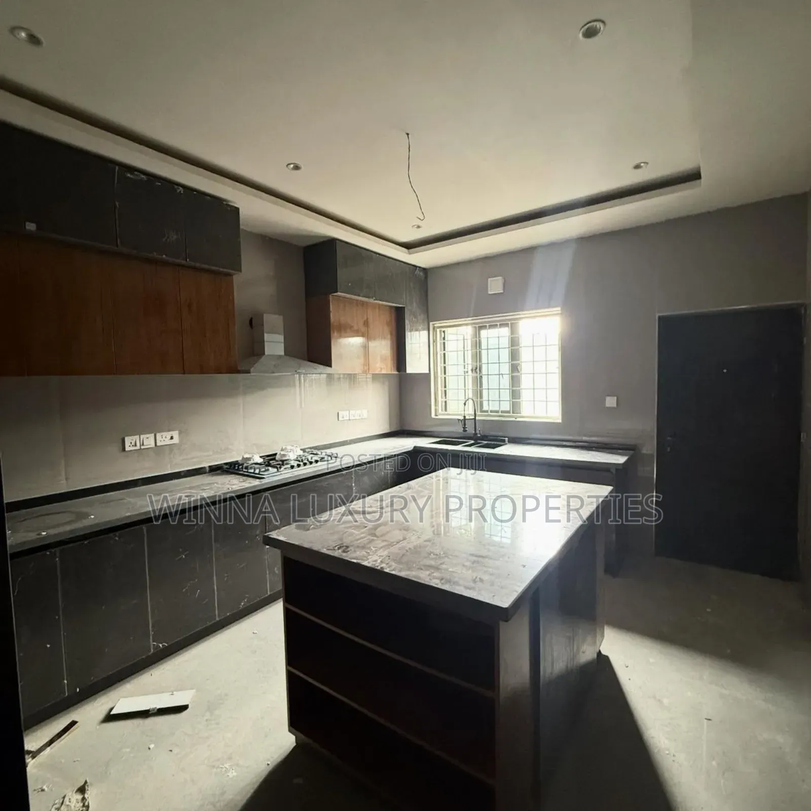 5bdrm Townhouse/Terrace in Garki Area 11 for sale