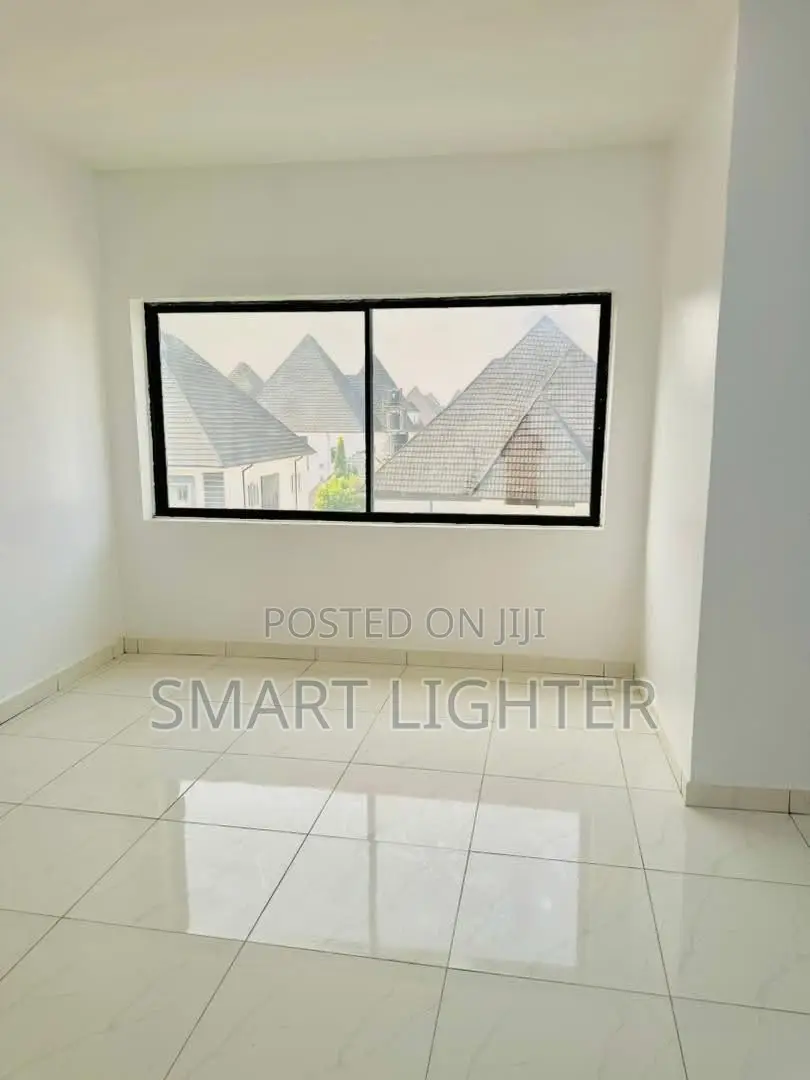 3bdrm Block of Flats in Durumi for rent