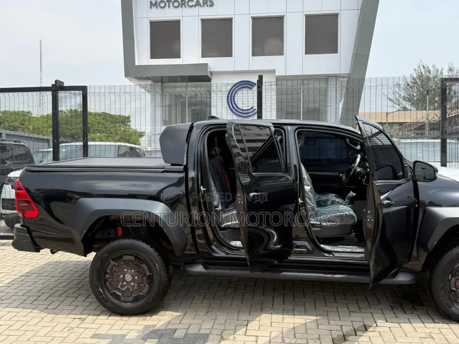 Toyota Hilux 2024 Black
