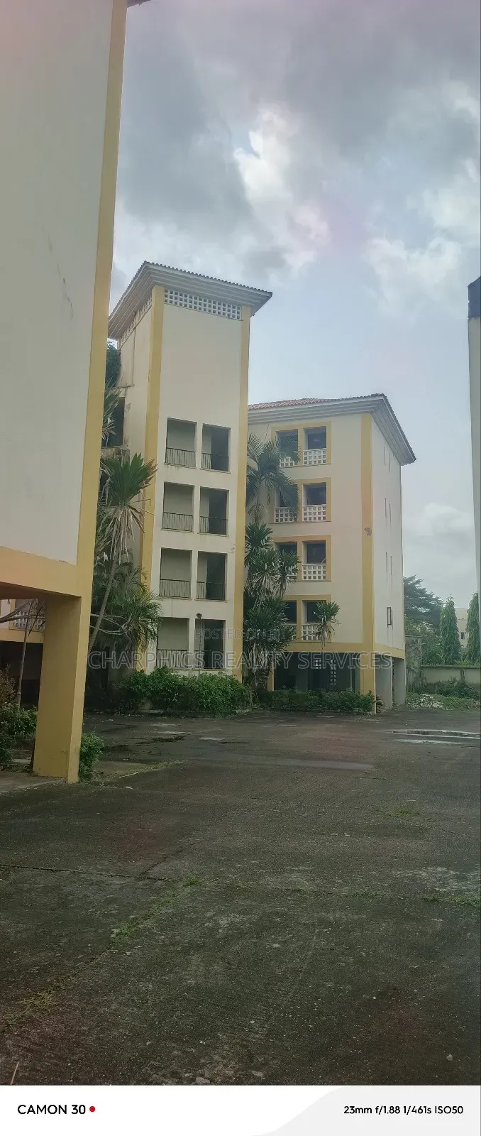 16bdrm Block of Flats in Ikeja GRA for rent