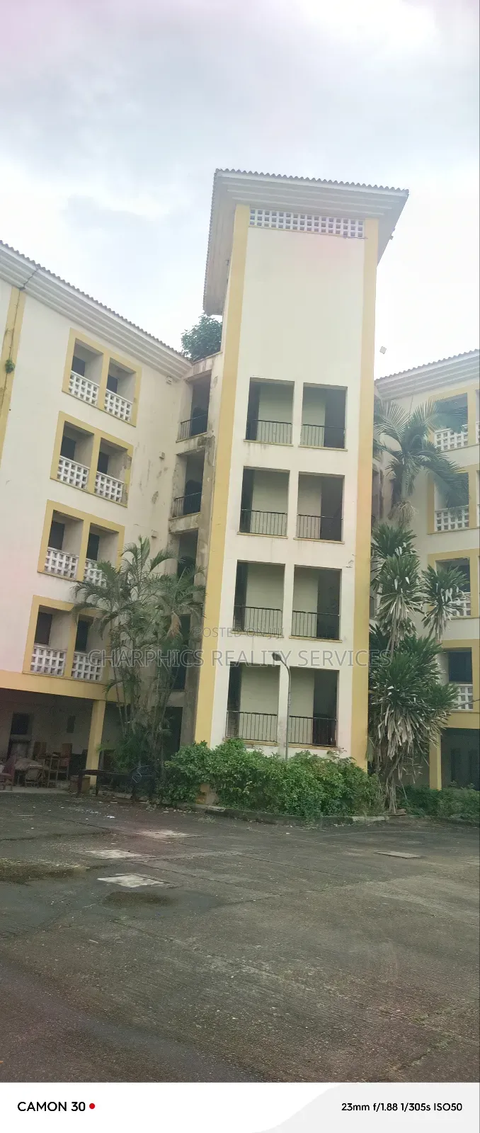 16bdrm Block of Flats in Ikeja GRA for rent