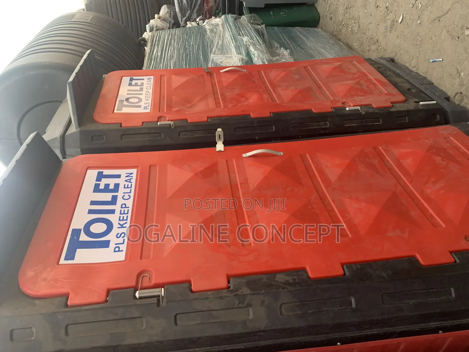 Mobile Toilet With Roof Water Tank
