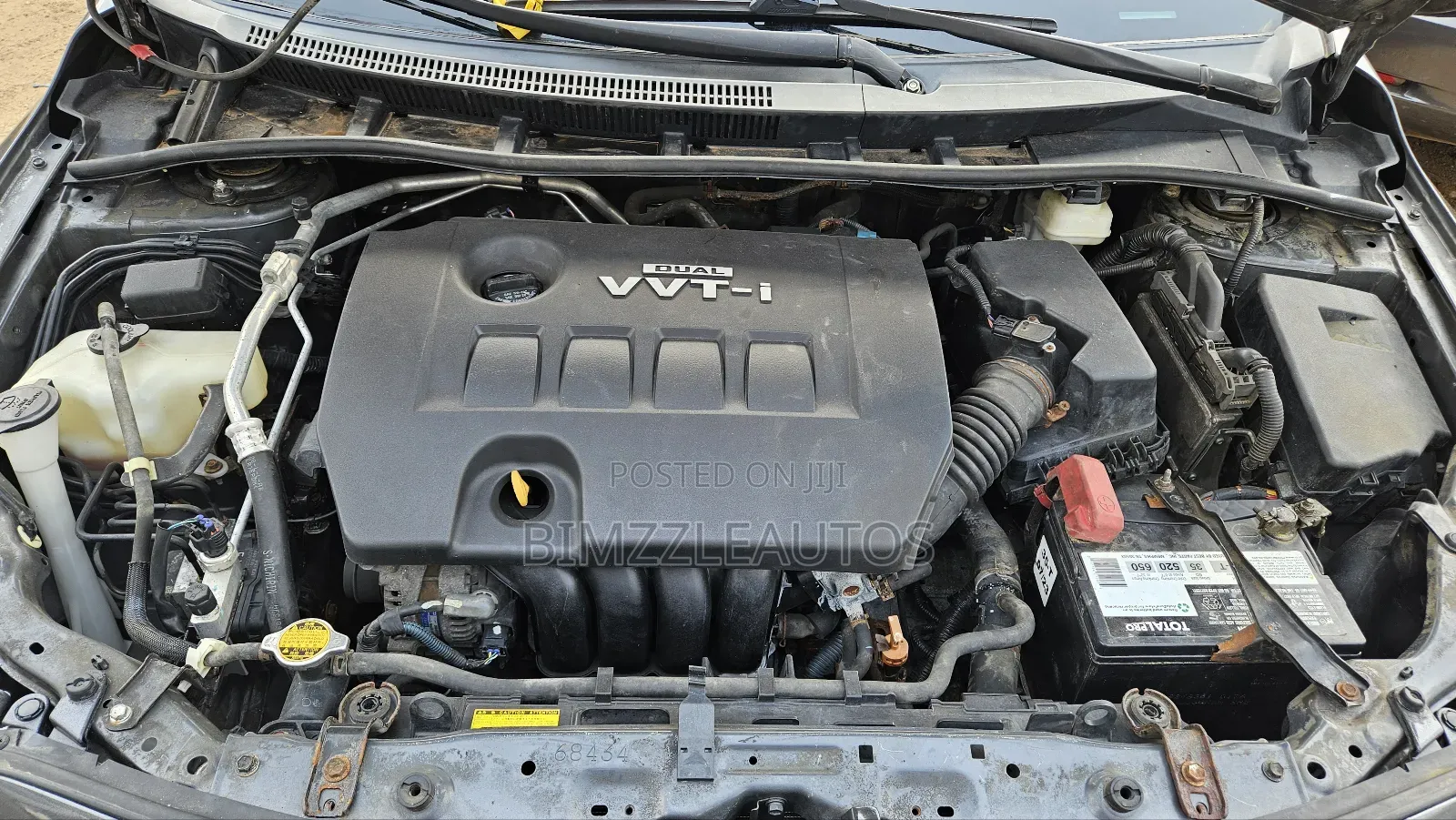 Toyota Corolla Base 4dr Sedan (1.8L 4cyl 5M) 2010 Gray