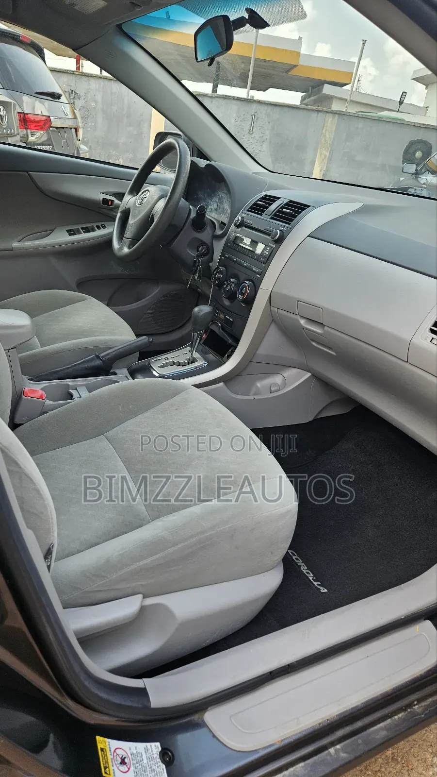 Toyota Corolla Base 4dr Sedan (1.8L 4cyl 5M) 2010 Gray
