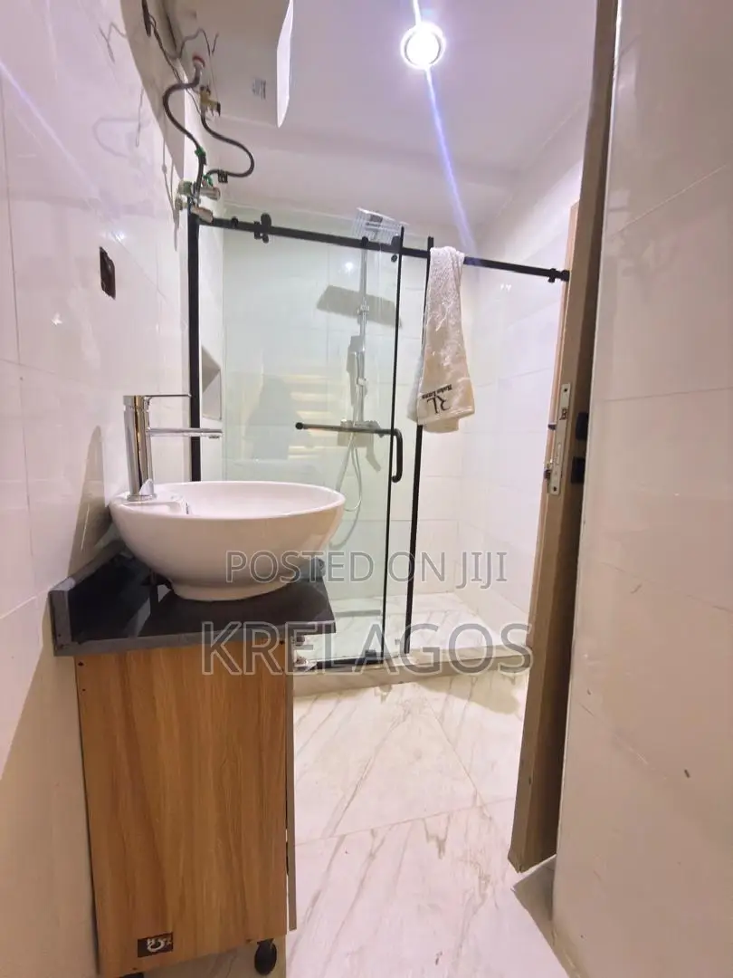 1bdrm Apartment in Ajiwe for sale