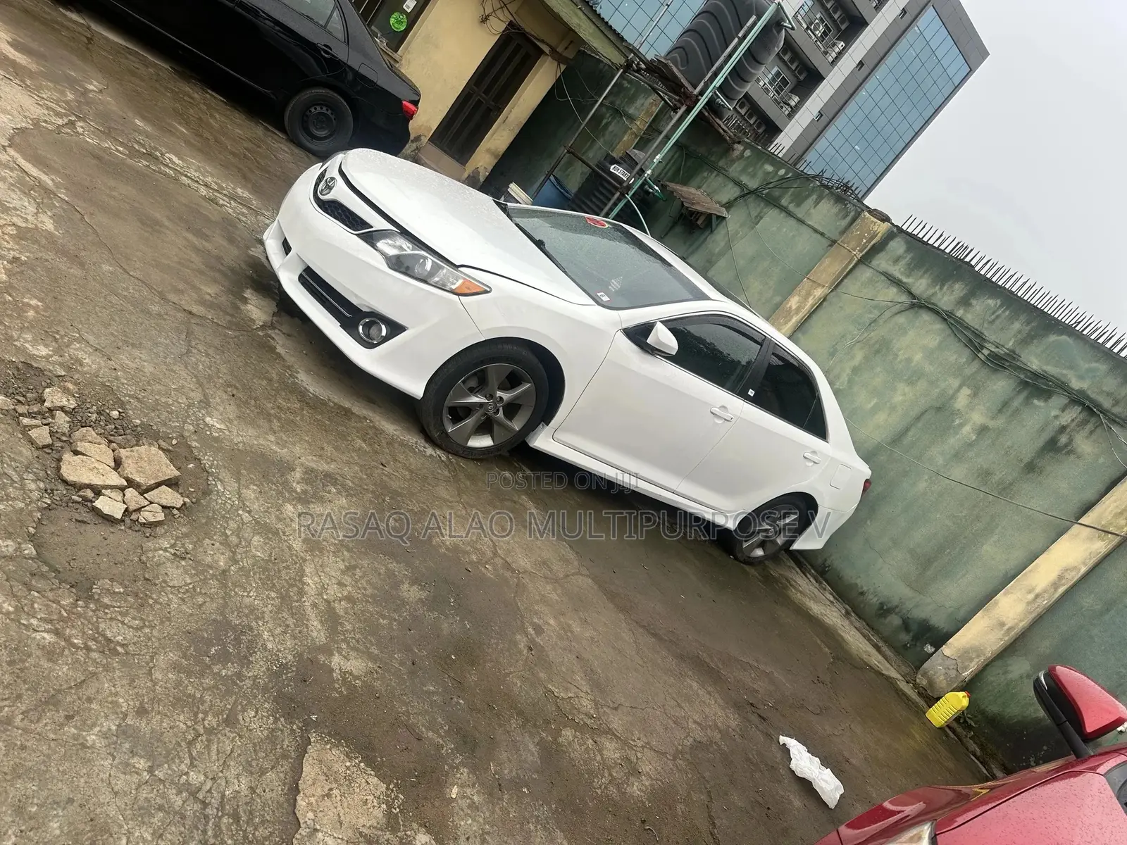 Toyota Camry SE V6 4dr Sedan (3.5L 6cyl 6A) 2012 White