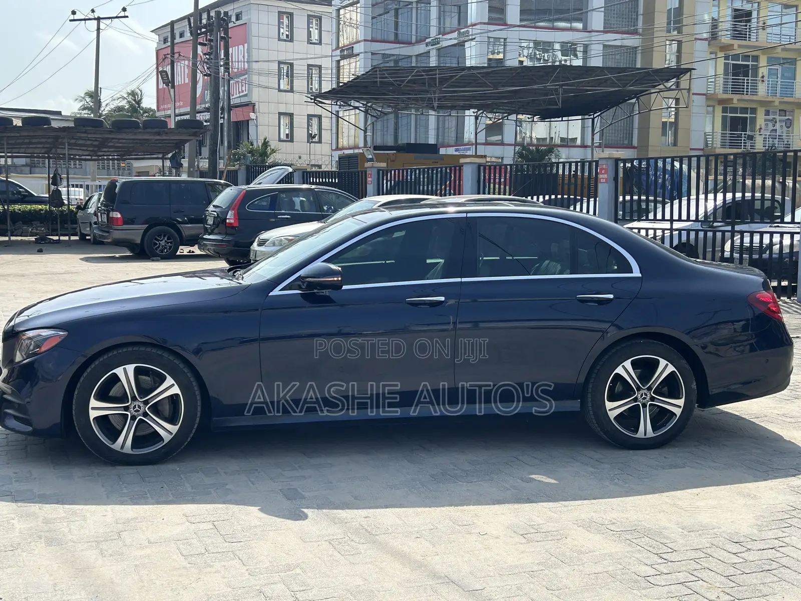 Mercedes-Benz E300 2019 Blue