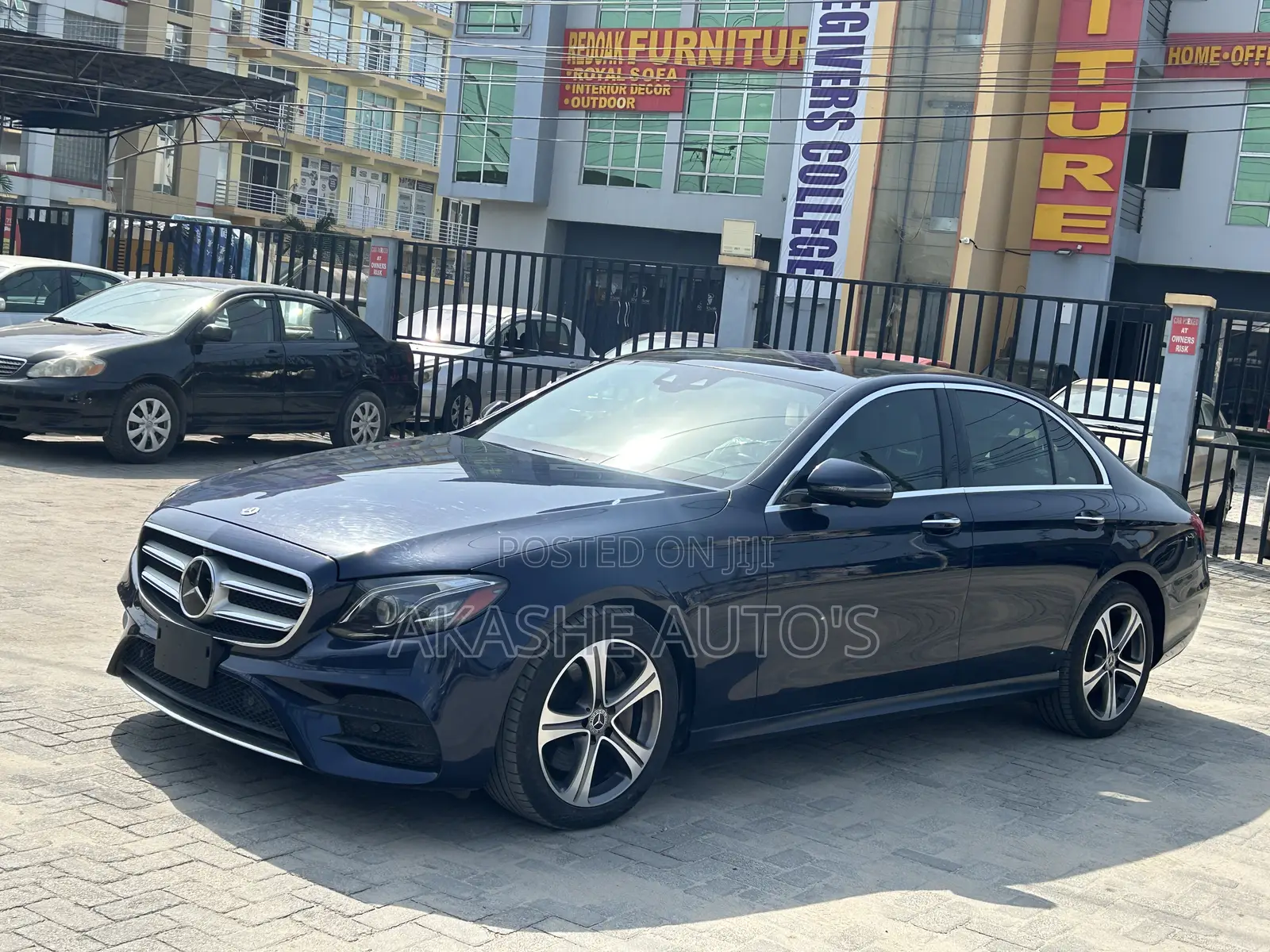 Mercedes-Benz E300 2019 Blue