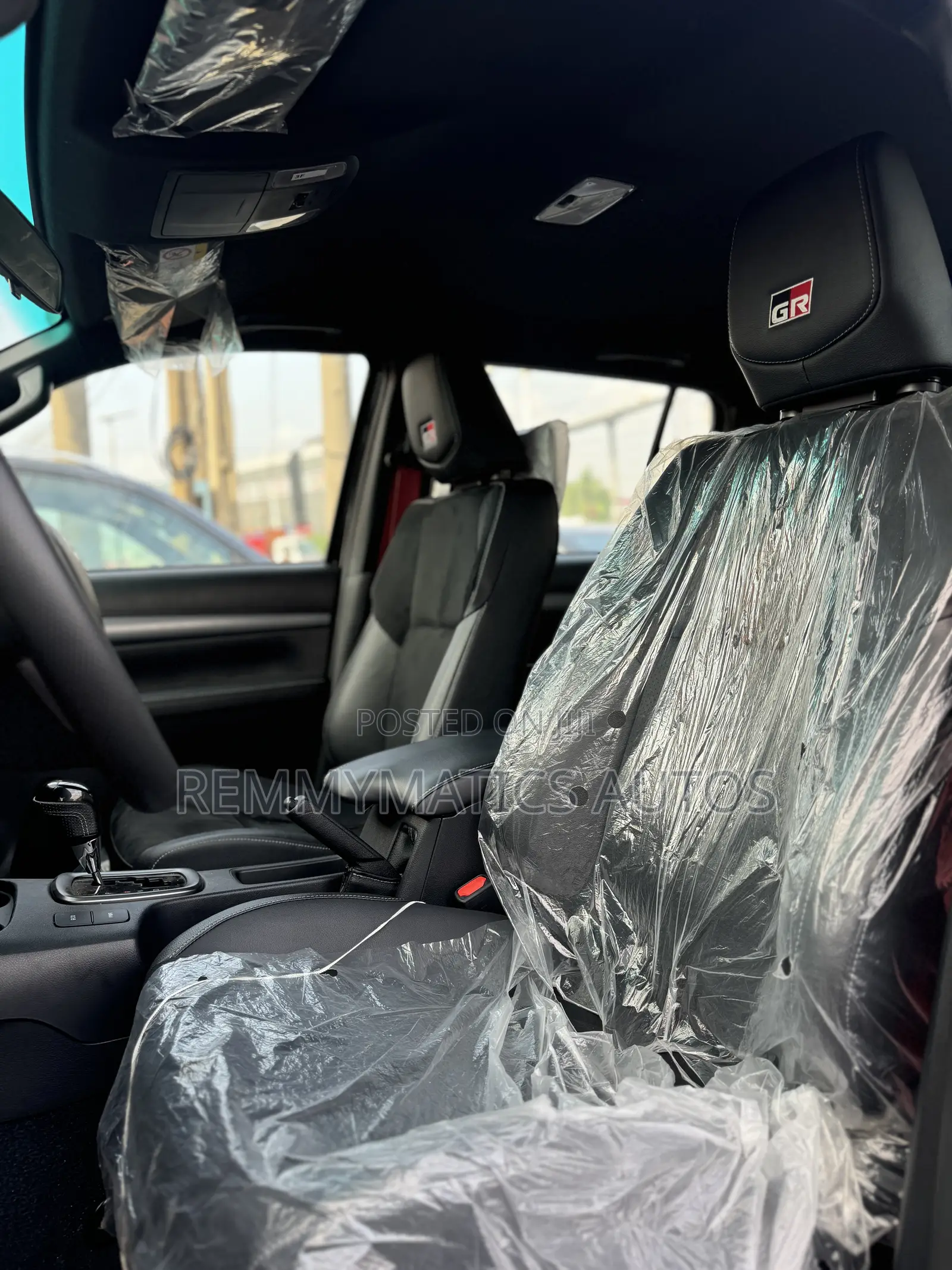 New Toyota Hilux 2025 Black