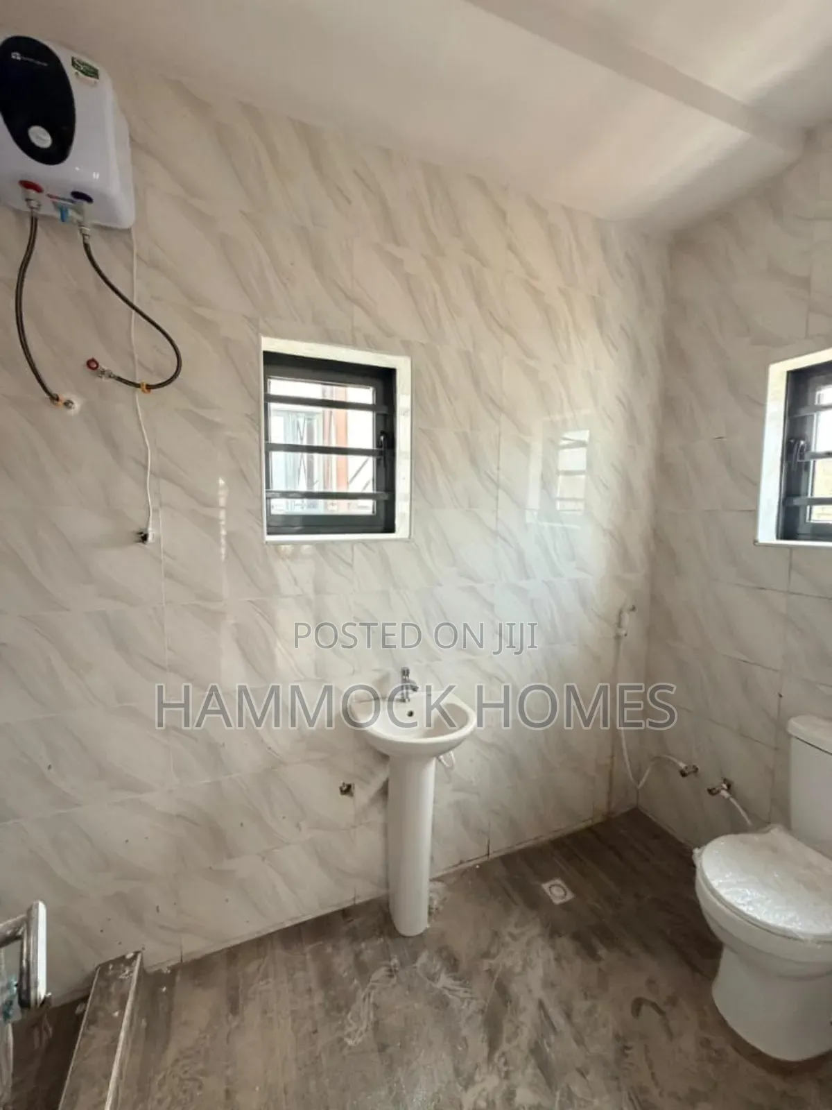 3bdrm Block of Flats in Kolapo Ishola Gra, Akobo for sale